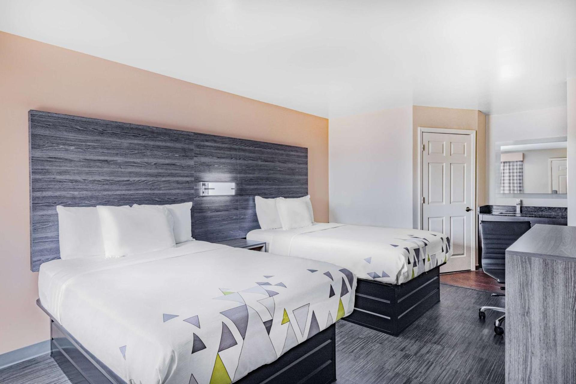 Baymont by Wyndham Commerce GA Near Tanger Outlets Mall photo 11