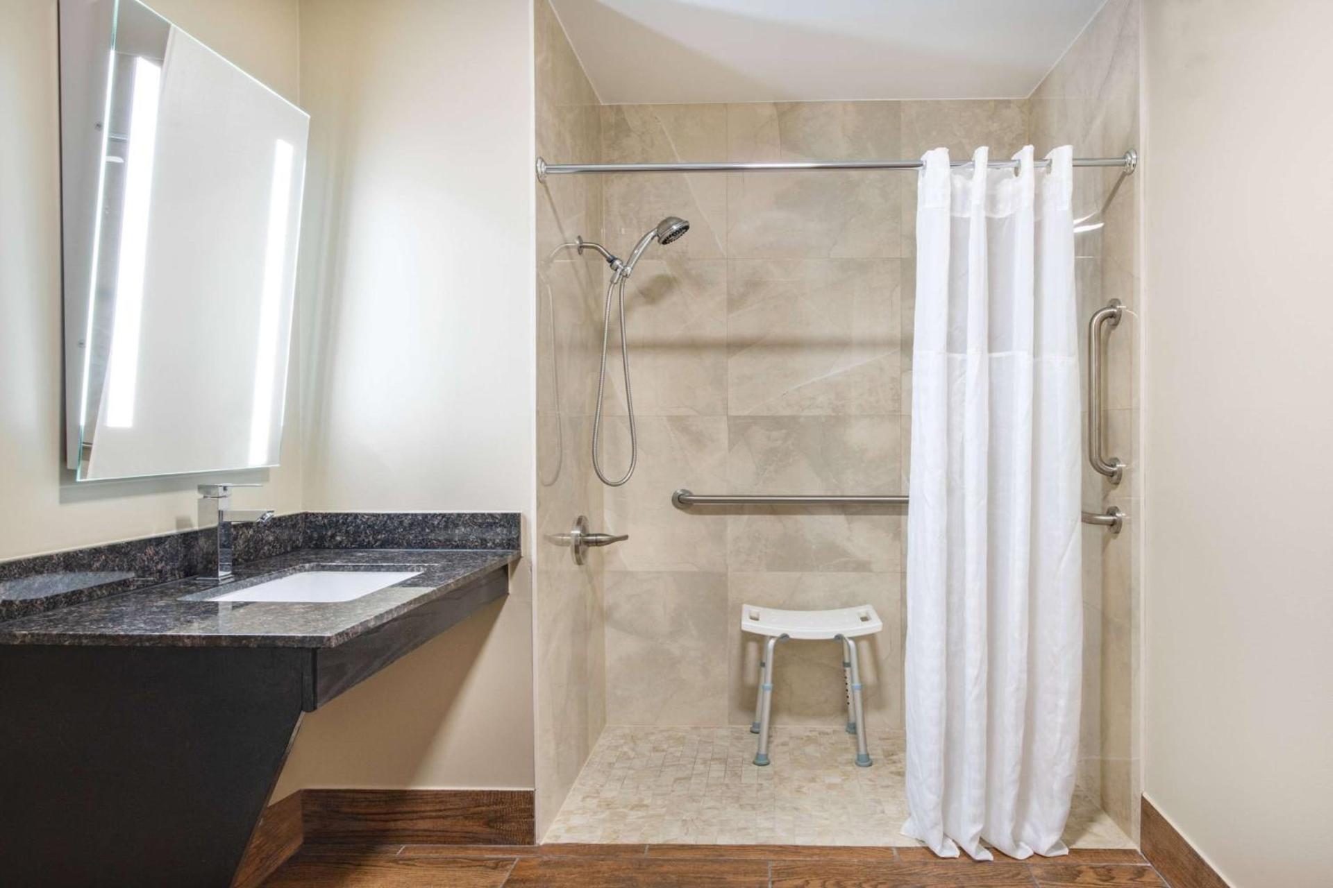 Baymont by Wyndham Commerce GA Near Tanger Outlets Mall photo 19