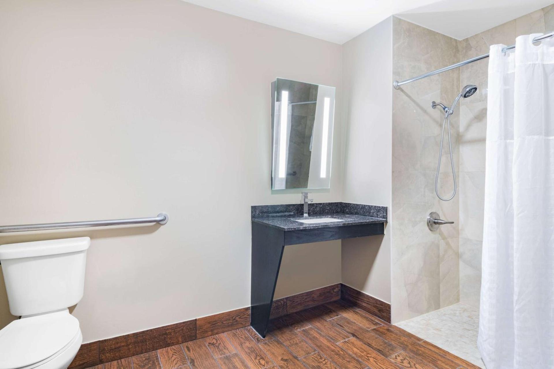 Baymont by Wyndham Commerce GA Near Tanger Outlets Mall photo 20