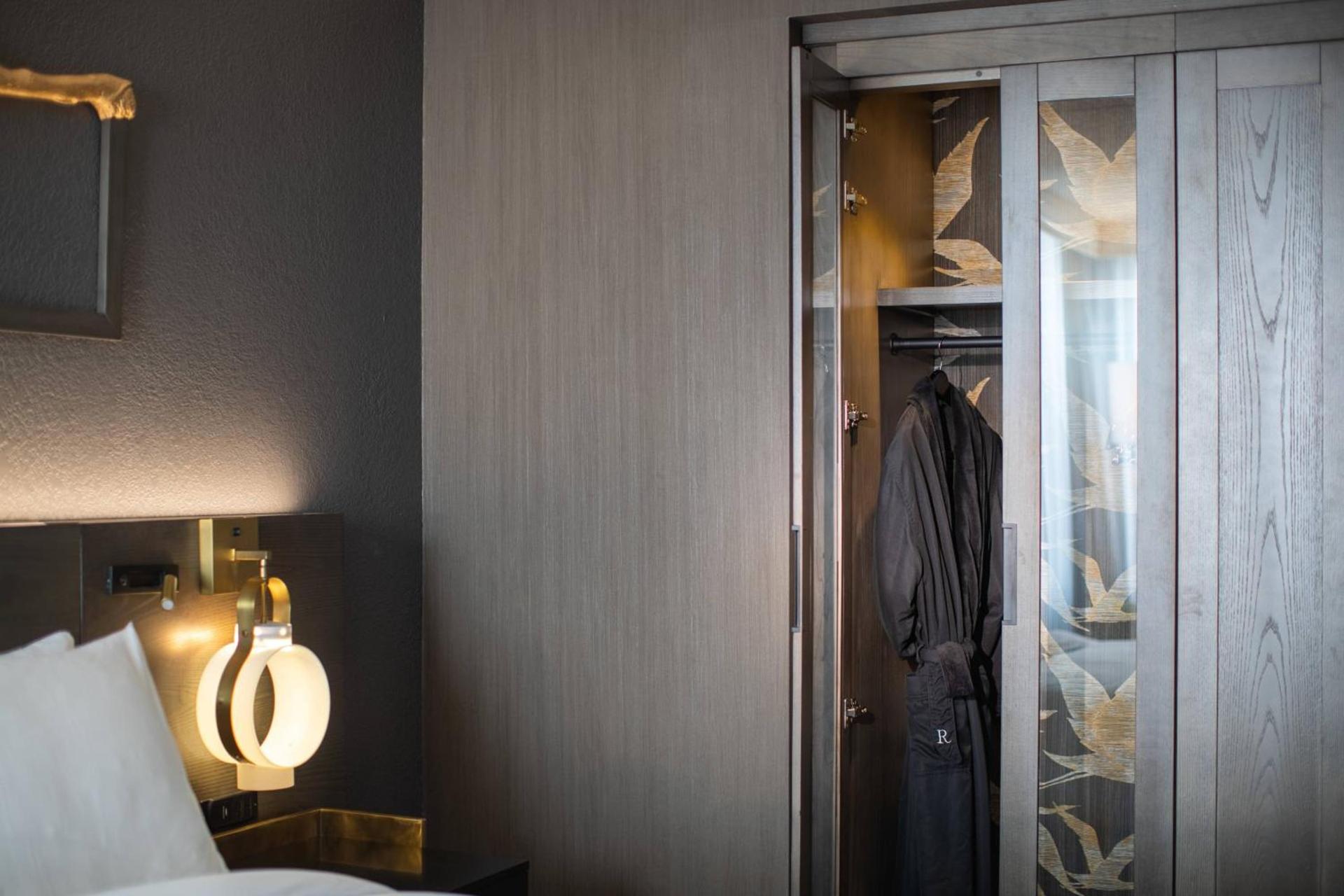 Renaissance Chicago North Shore Hotel photo 18