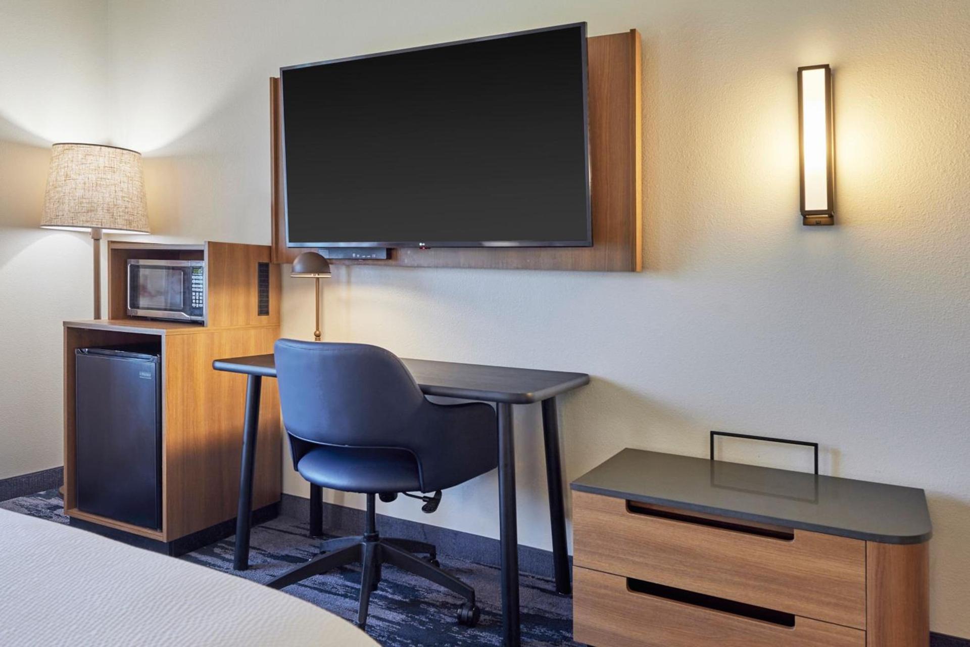 Fairfield Inn & Suites Burlington photo 13