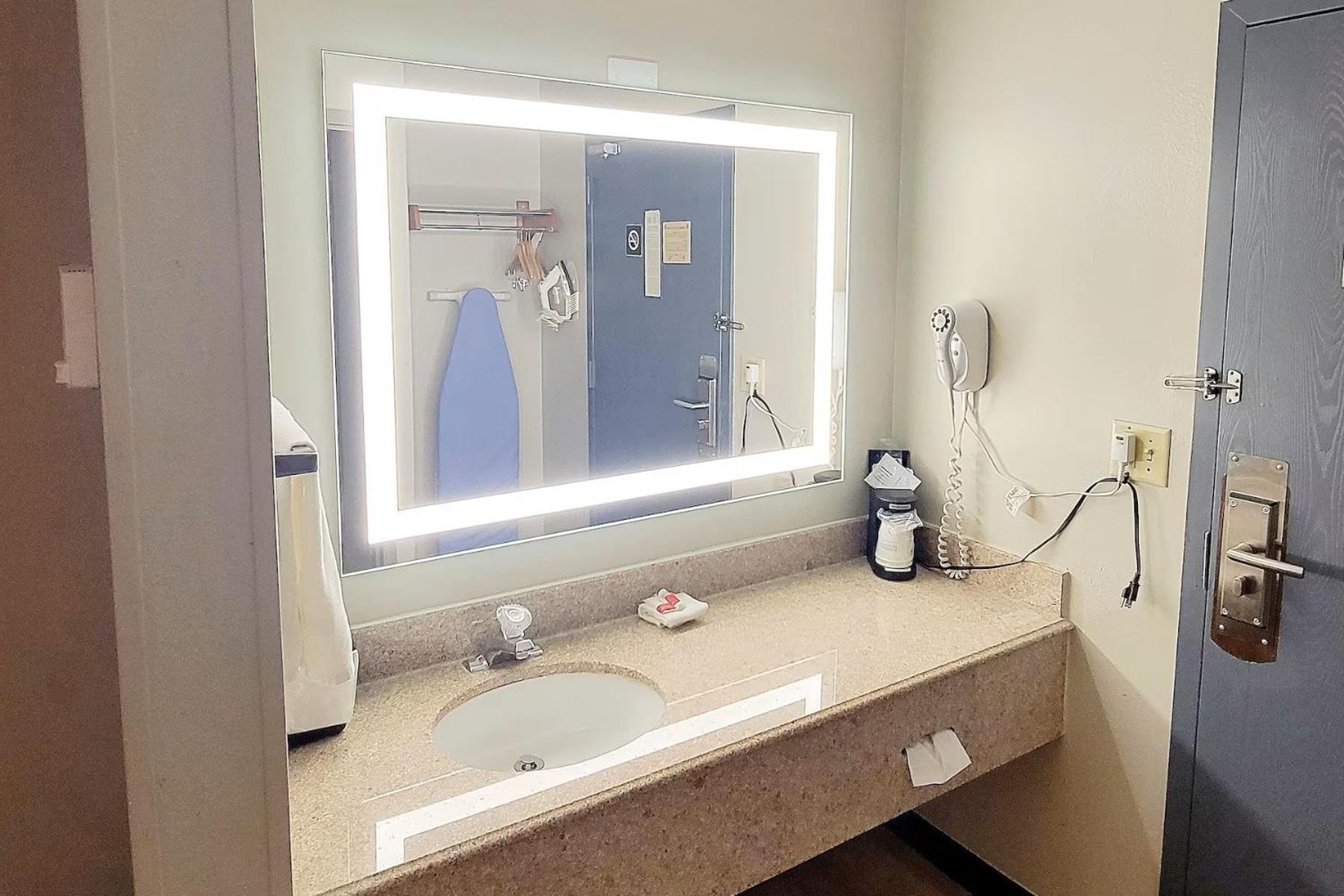 Days Inn by Wyndham Pleasant Prairie Kenosha photo 35