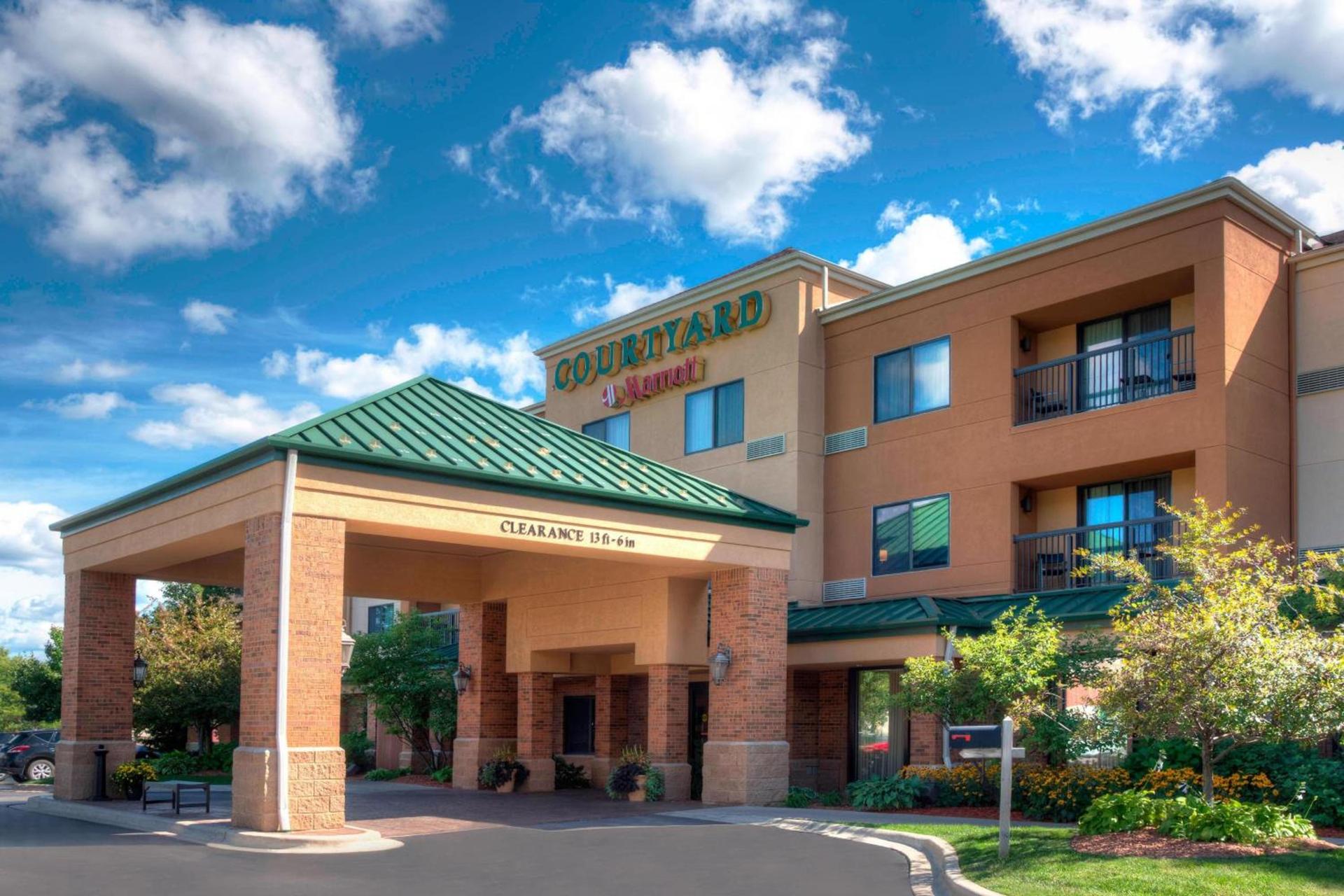 Courtyard by Marriott Traverse City photo 2