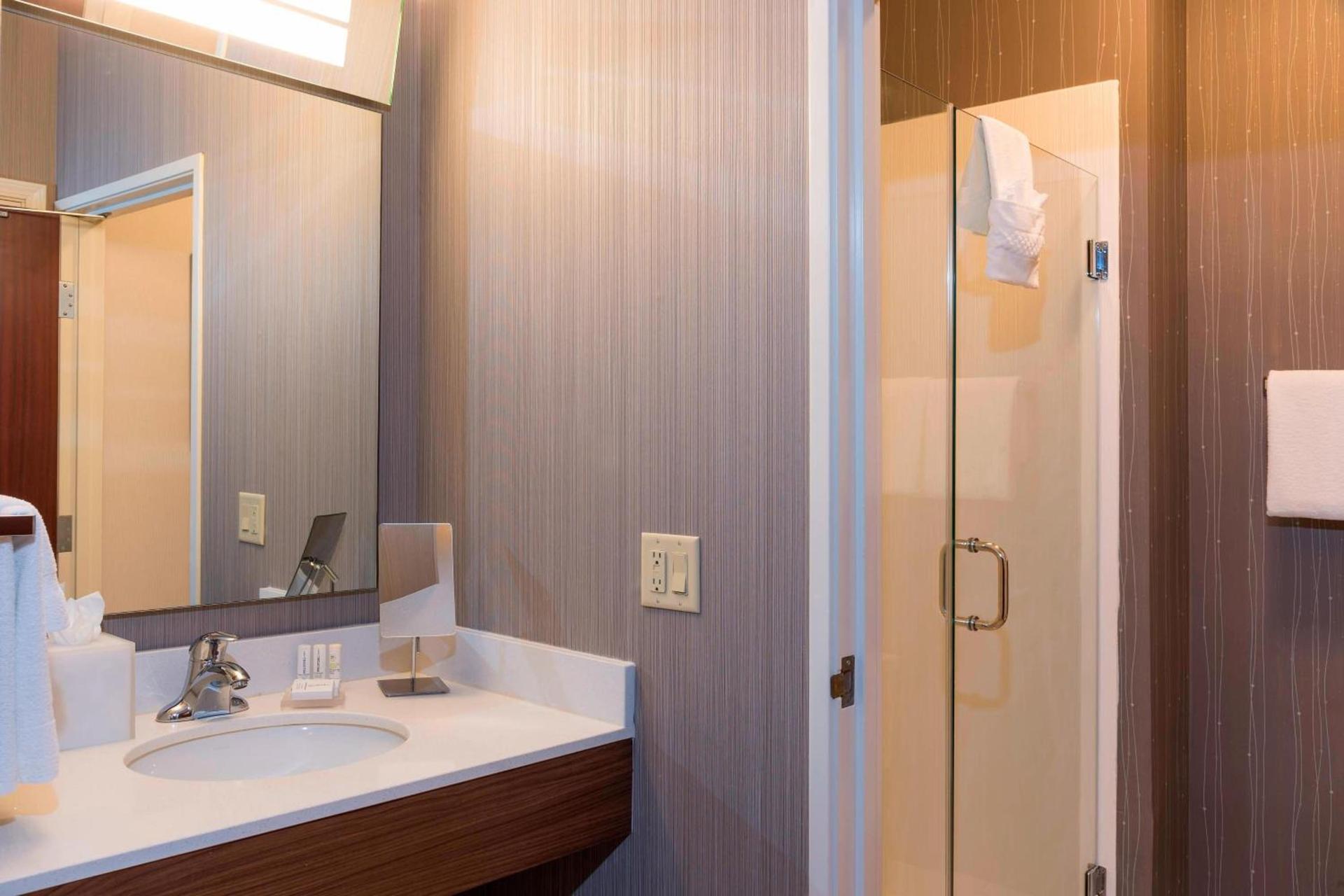 Courtyard by Marriott Traverse City photo 9