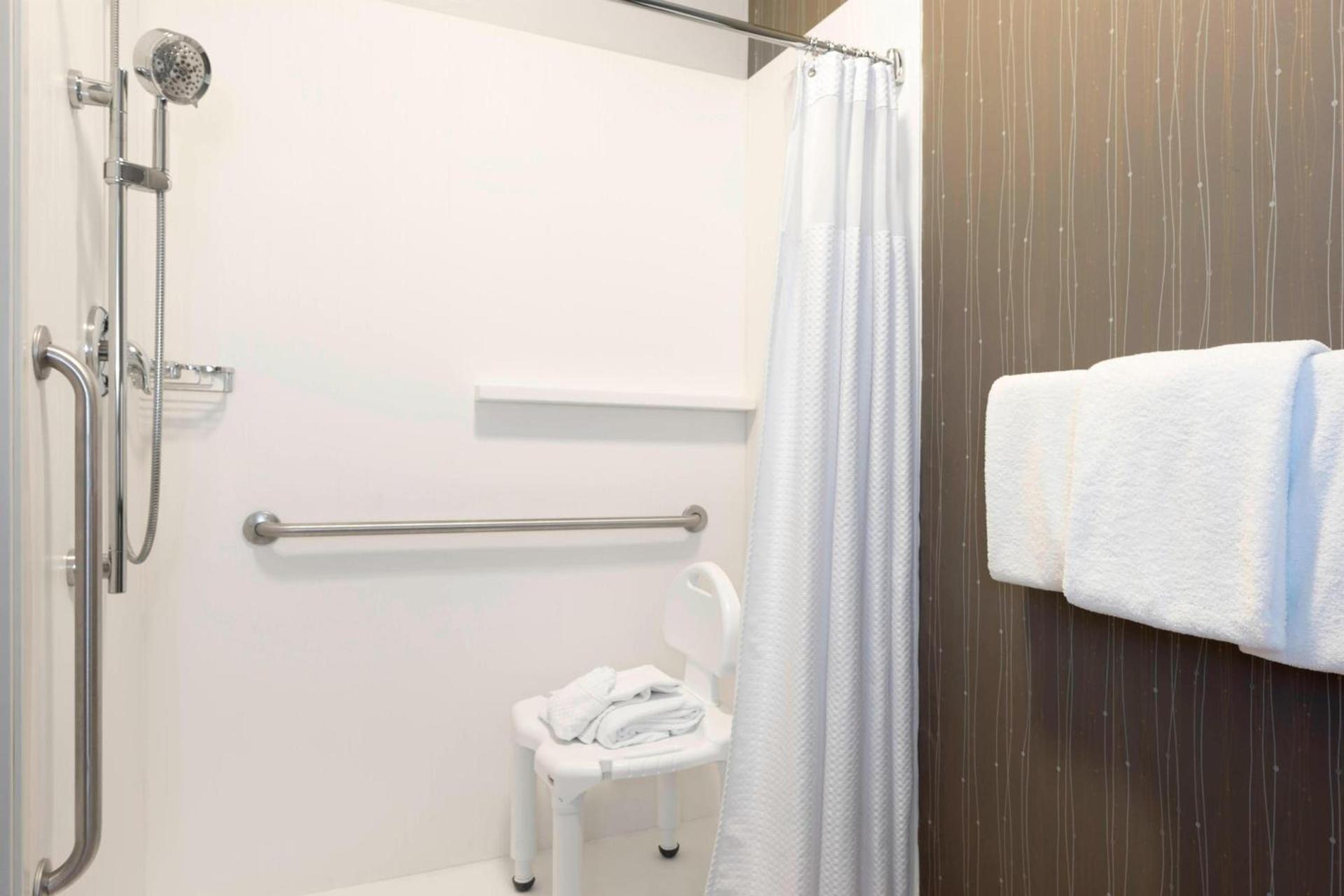 Courtyard by Marriott Traverse City photo 10
