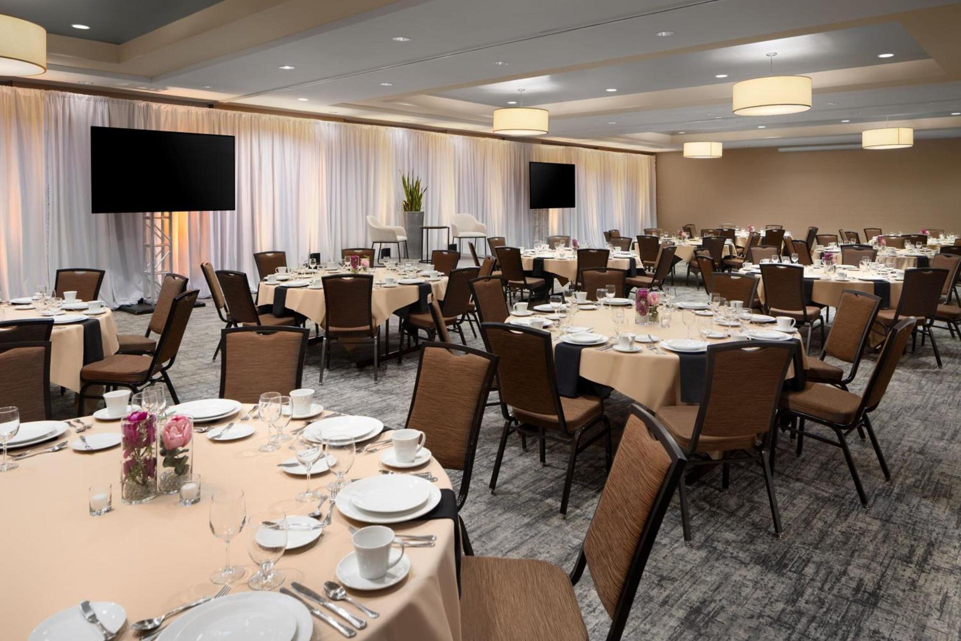 Courtyard by Marriott Seattle Bellevue/Downtown photo 36