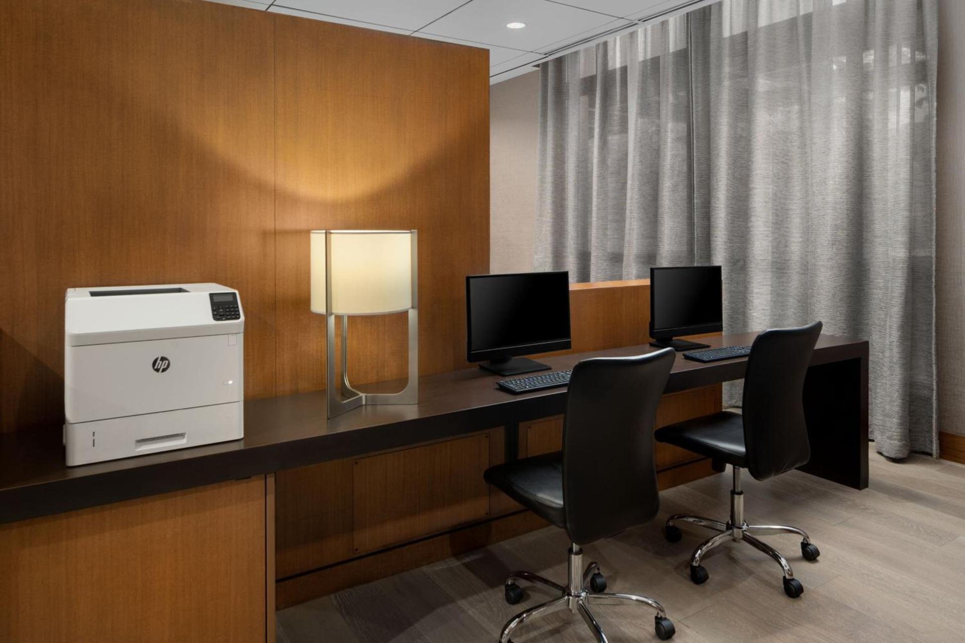 Courtyard by Marriott Seattle Bellevue/Downtown photo 23