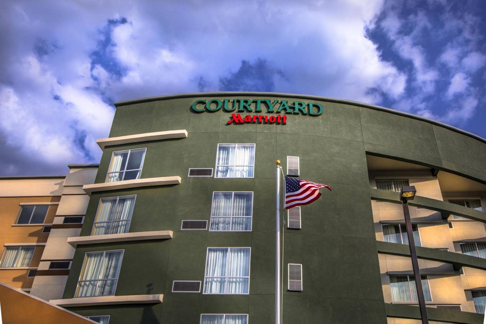 Courtyard by Marriott Charleston Downtown/Civic Center photo 3