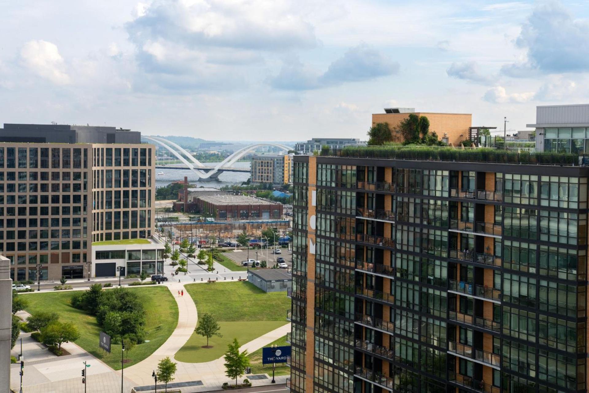 Courtyard by Marriott Washington Capitol Hill/Navy Yard photo 2