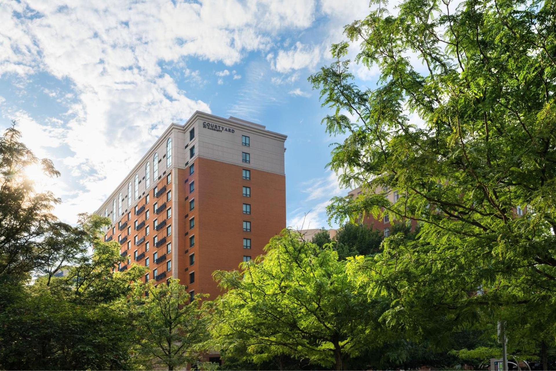 Courtyard by Marriott Washington Capitol Hill/Navy Yard photo 3