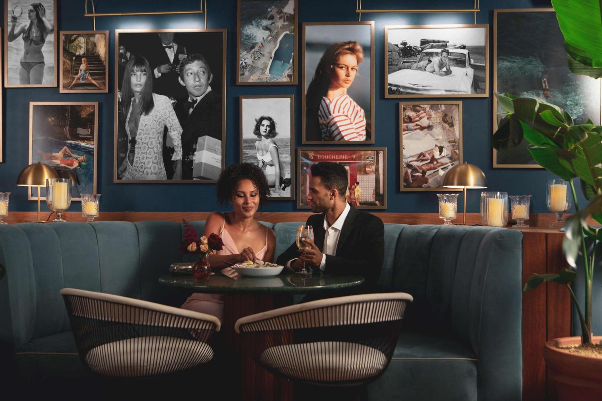 The Hollywood Grande, Autograph Collection photo 35
