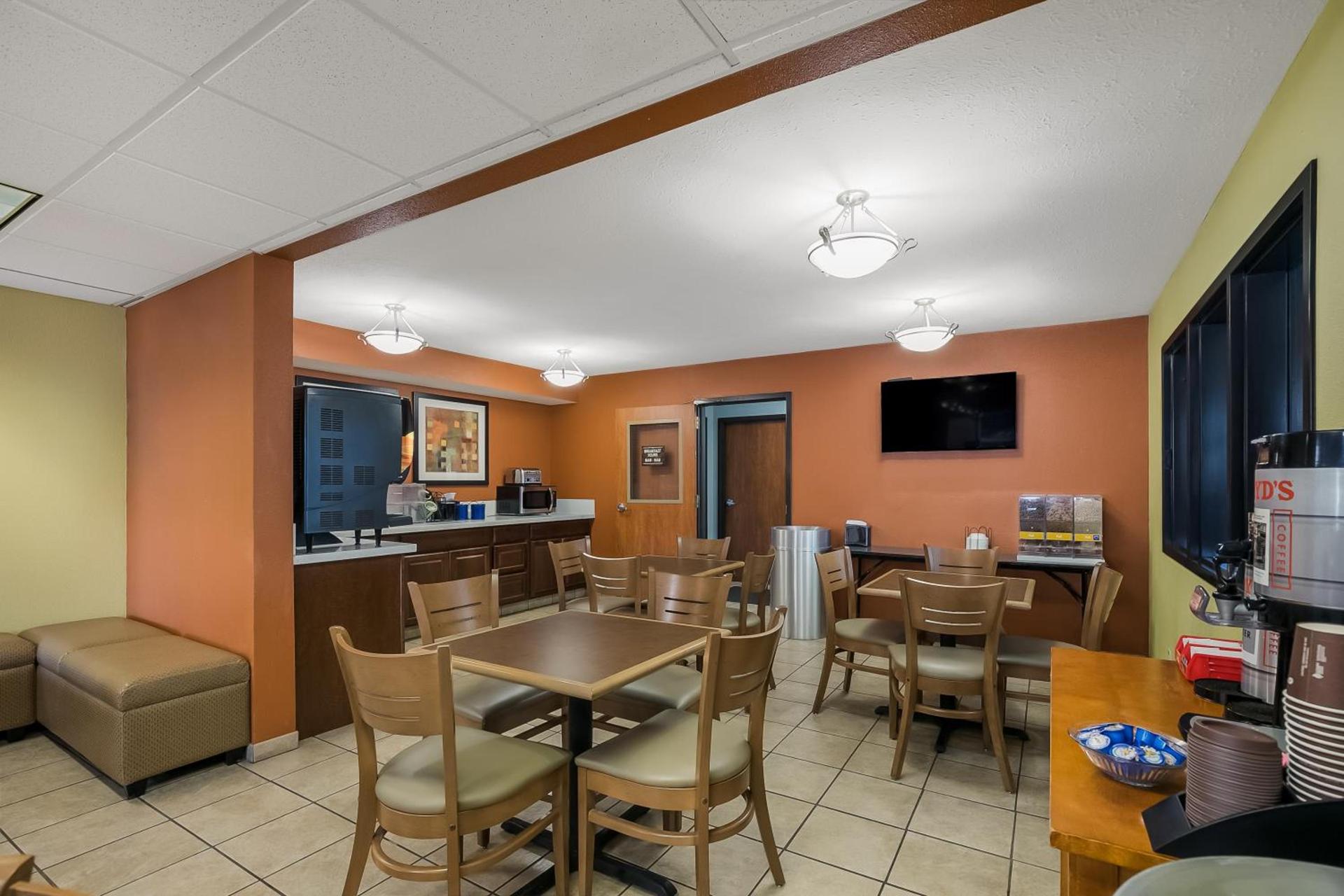 Americas Best Value Sandman Inn photo 13