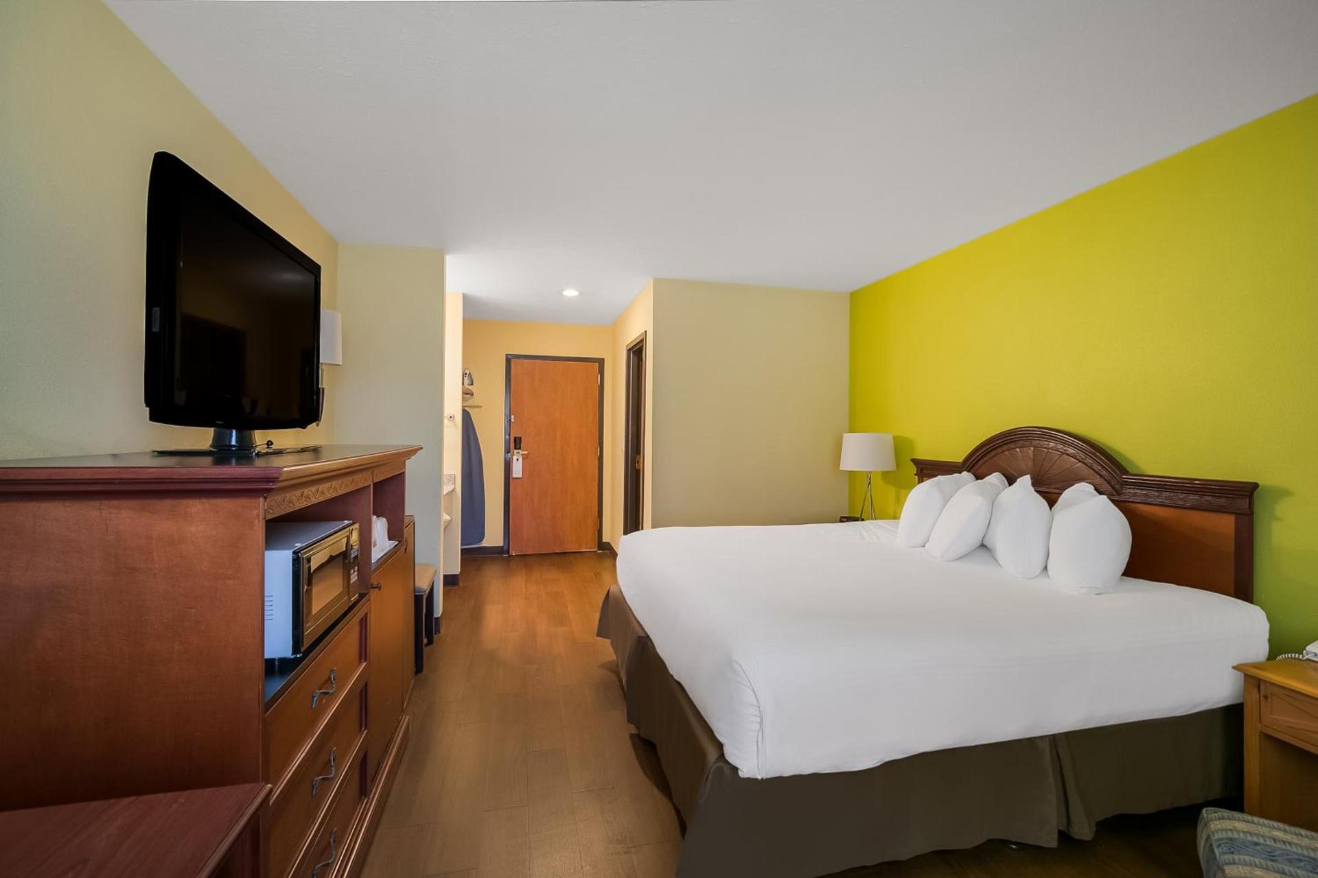 Americas Best Value Sandman Inn photo 32