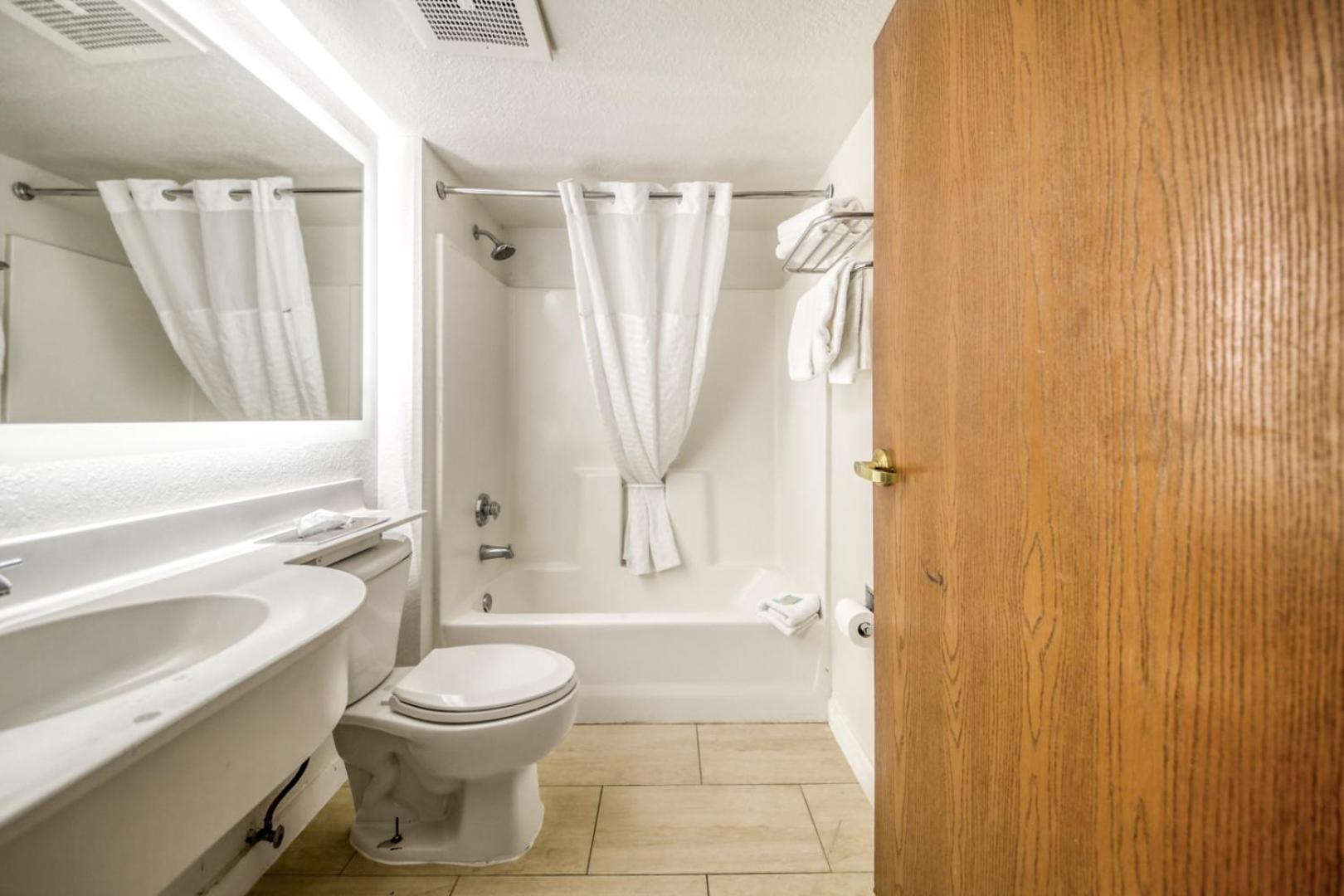 Baymont by Wyndham Orlando-International Dr-Universal Blvd photo 54