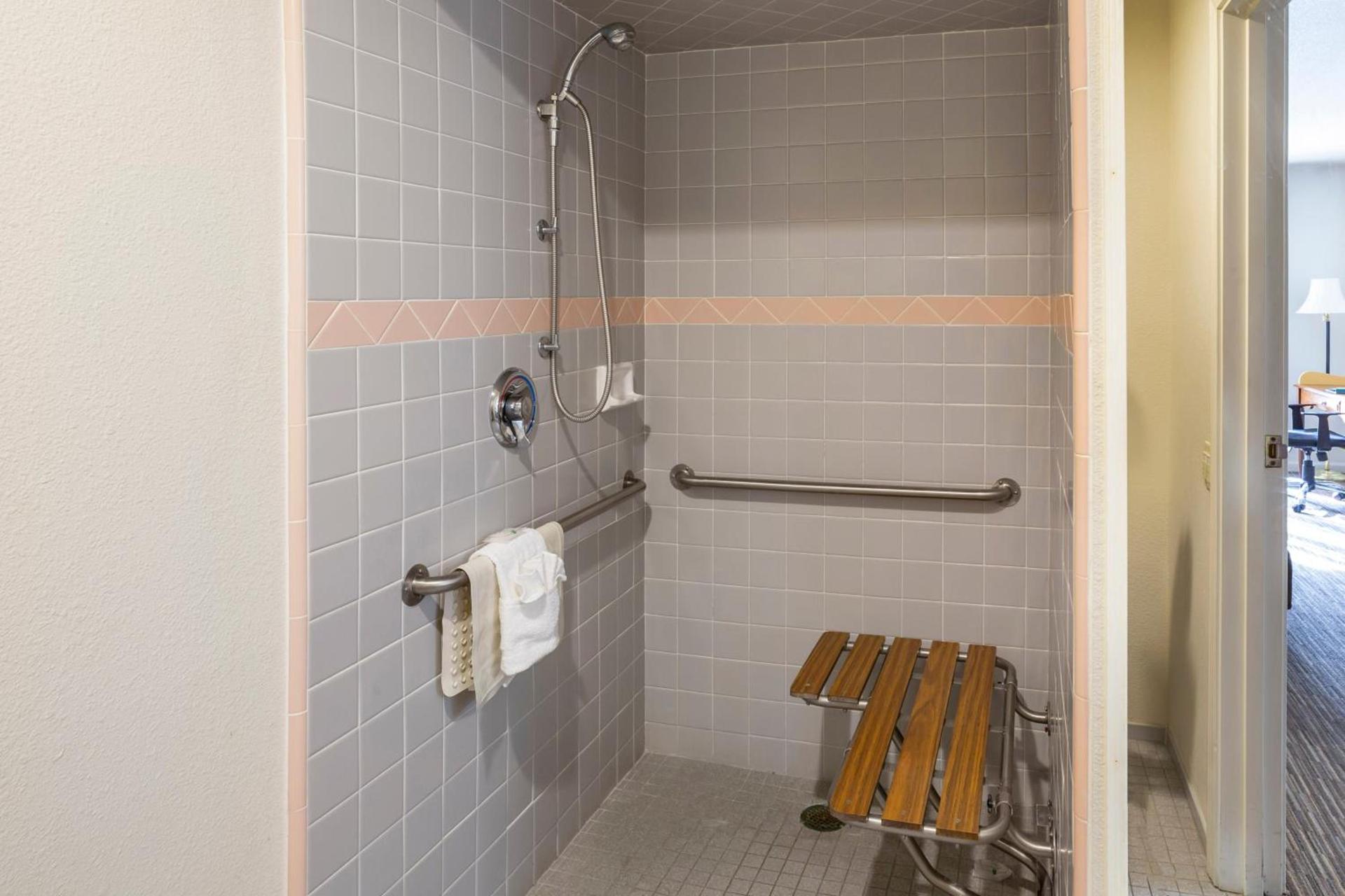 Quality Inn & Suites Tulare photo 25