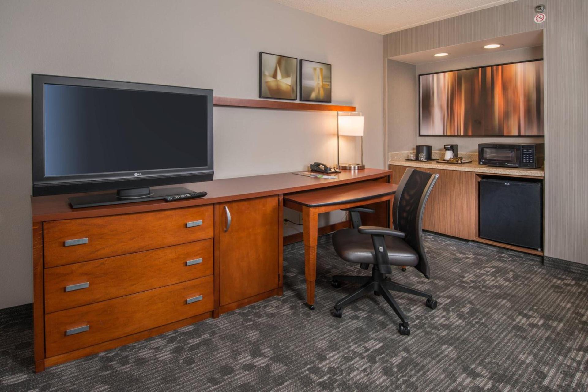 Courtyard by Marriott Fairfax Fair Oaks photo 10