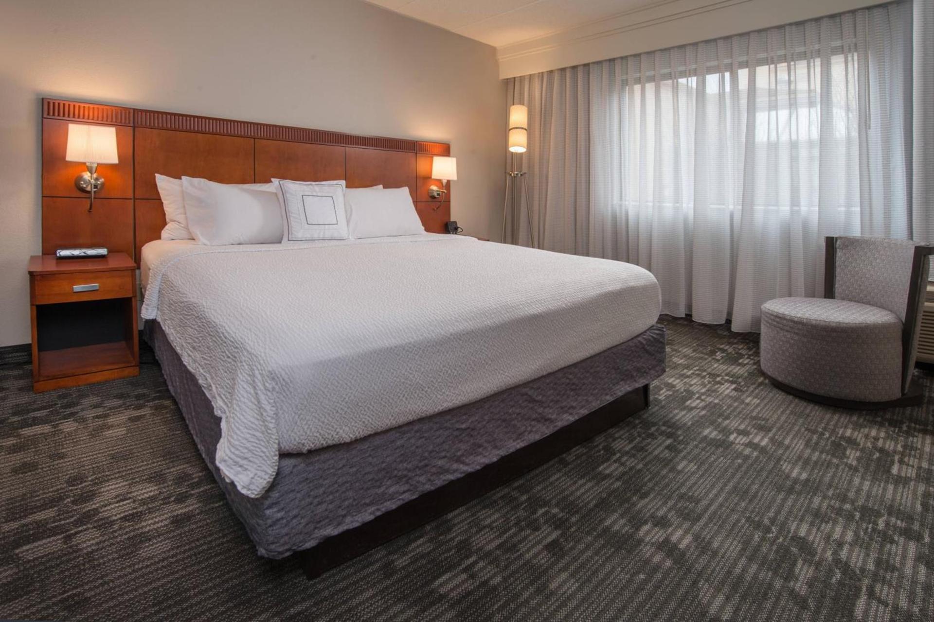 Courtyard by Marriott Fairfax Fair Oaks photo 11