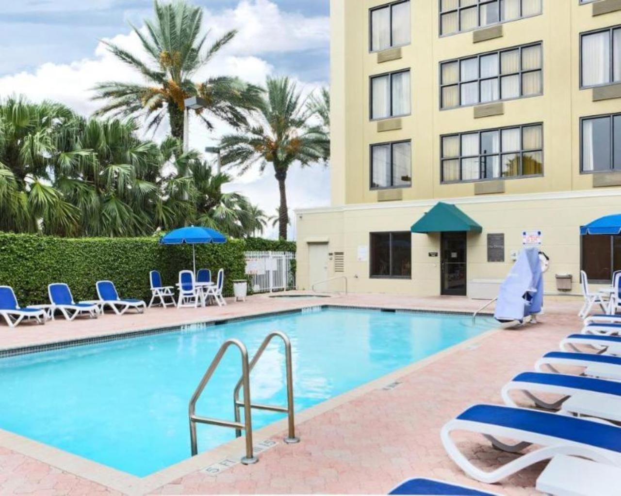 Comfort Suites Miami - Kendall photo 2