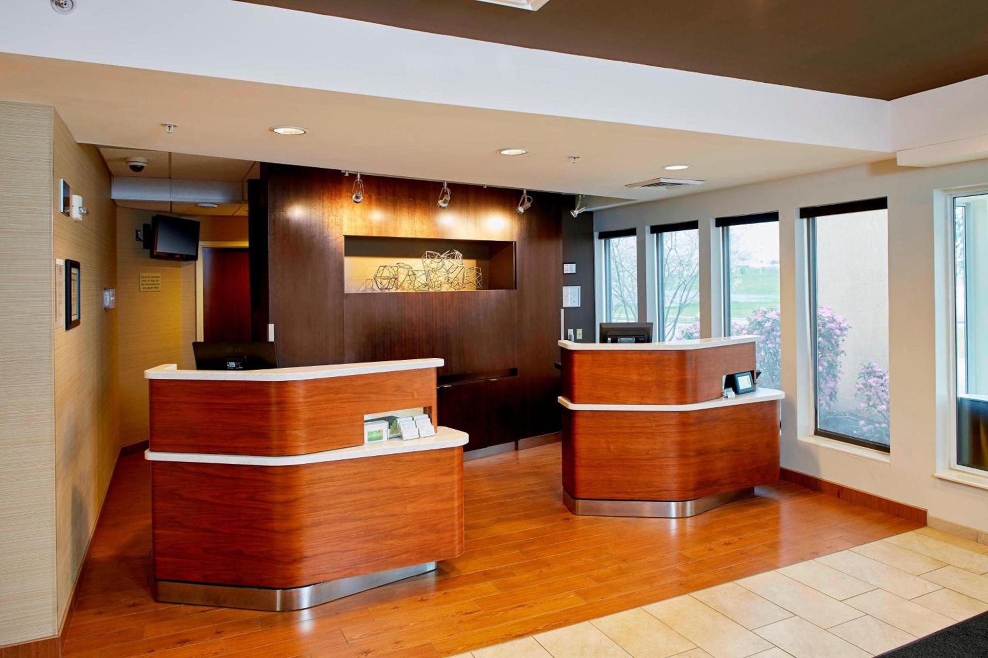 Courtyard by Marriott Lansing photo 2