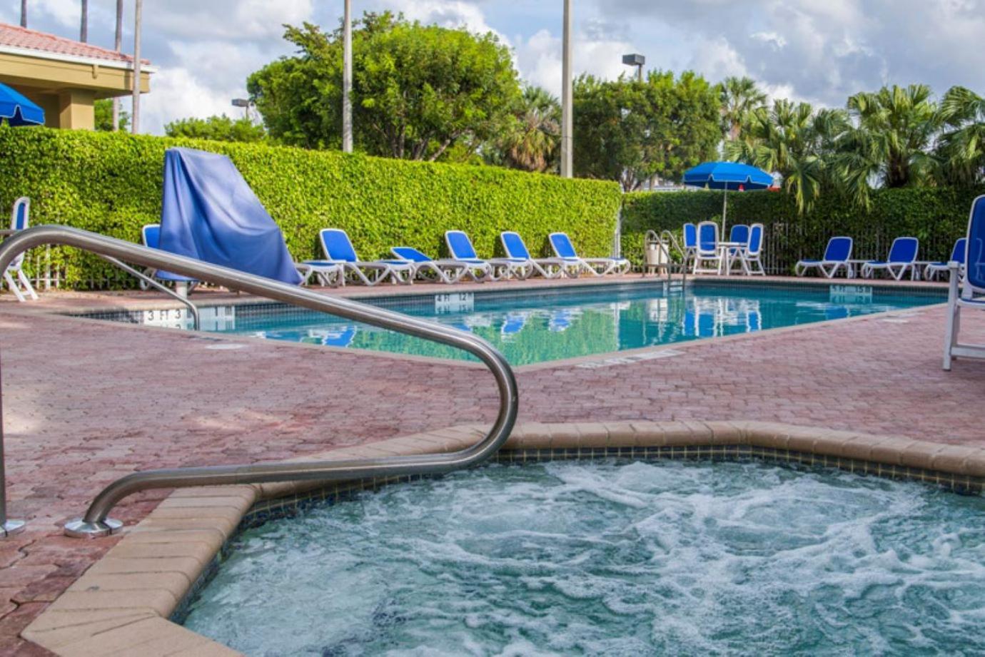 Comfort Suites Miami - Kendall photo 3