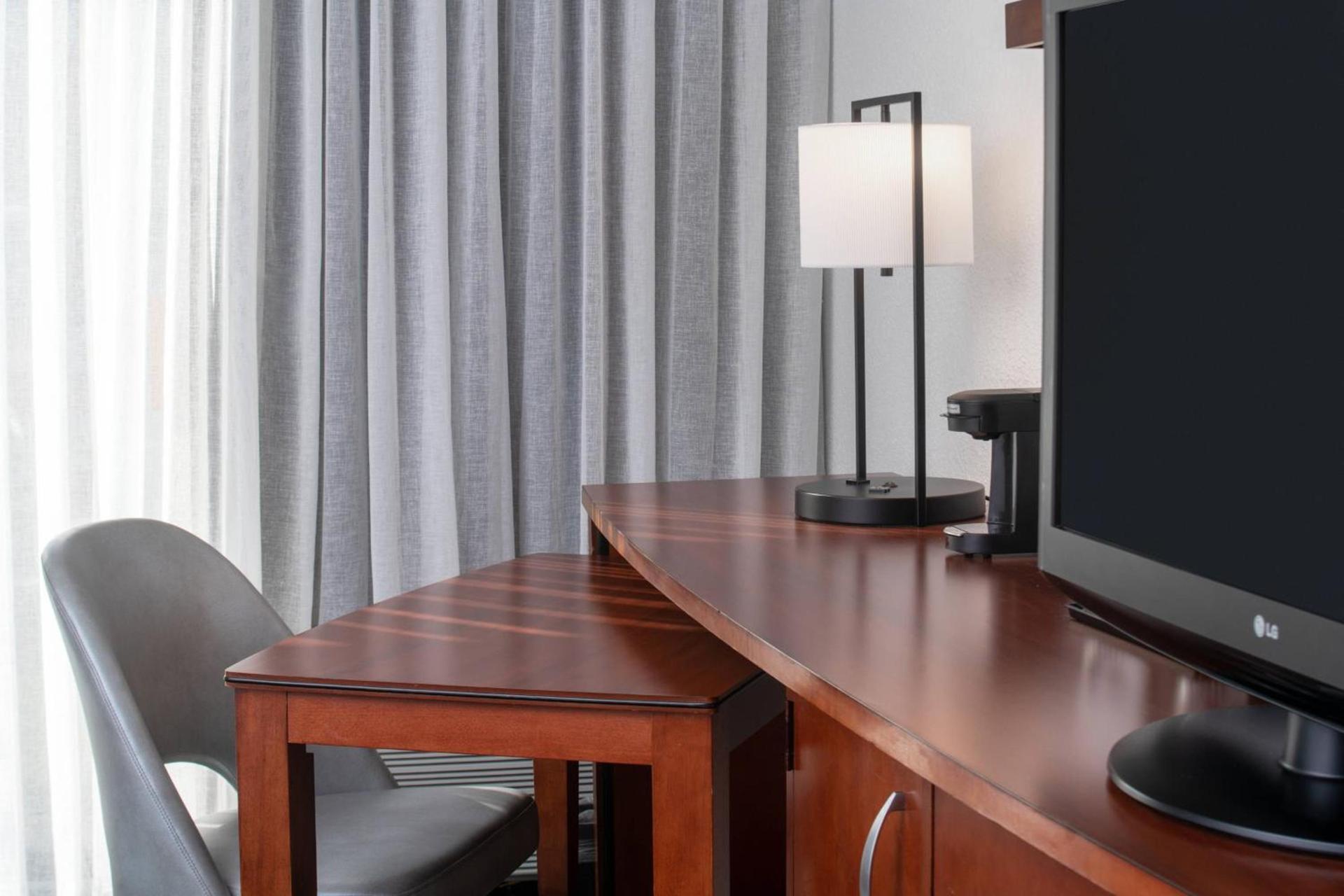 Courtyard by Marriott Dulles Airport Herndon/Reston photo 12