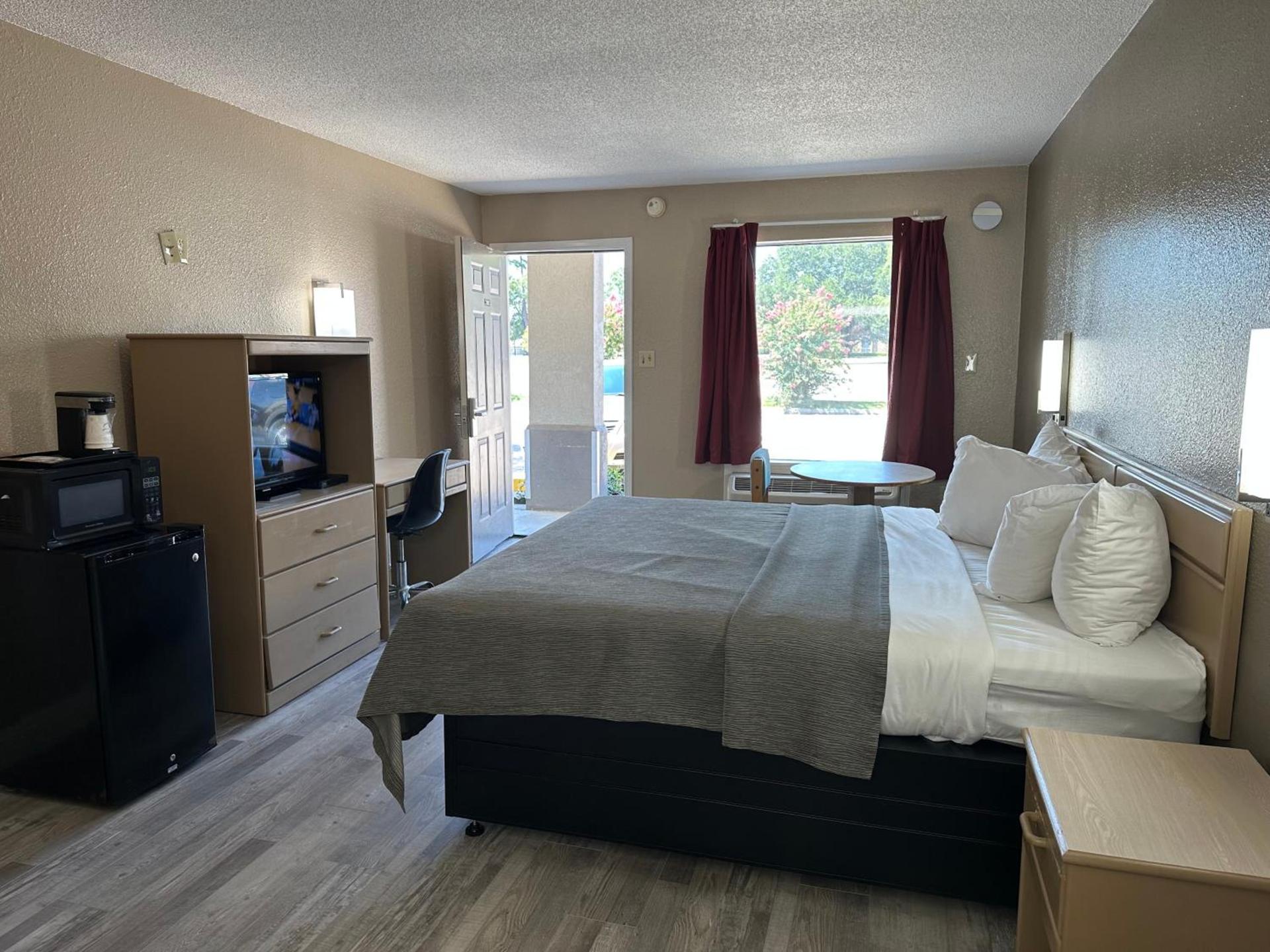 Travelers Rest Motel photo 18