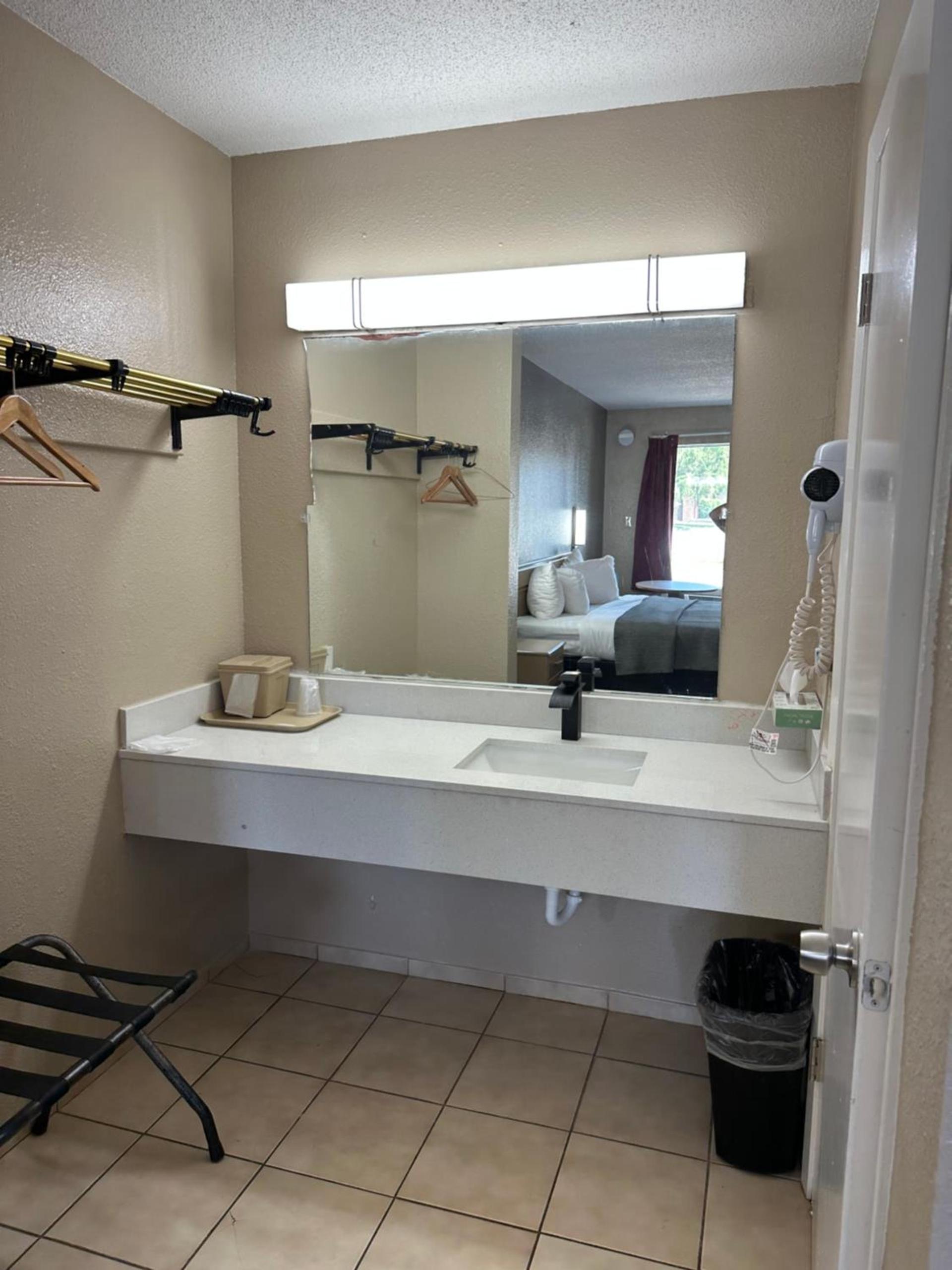 Travelers Rest Motel photo 21