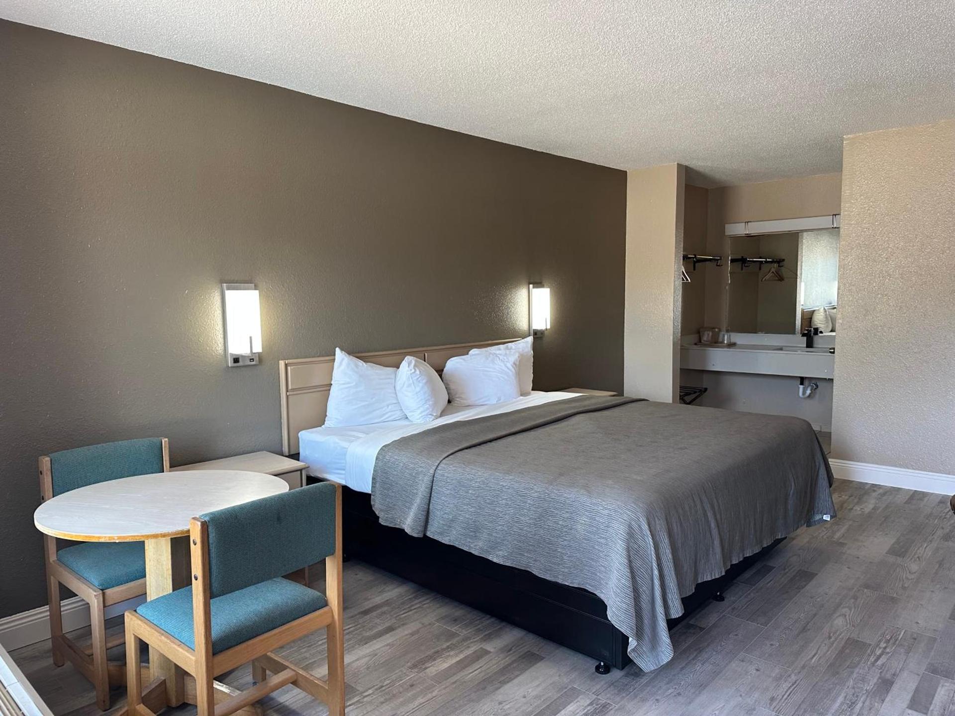 Travelers Rest Motel photo 4
