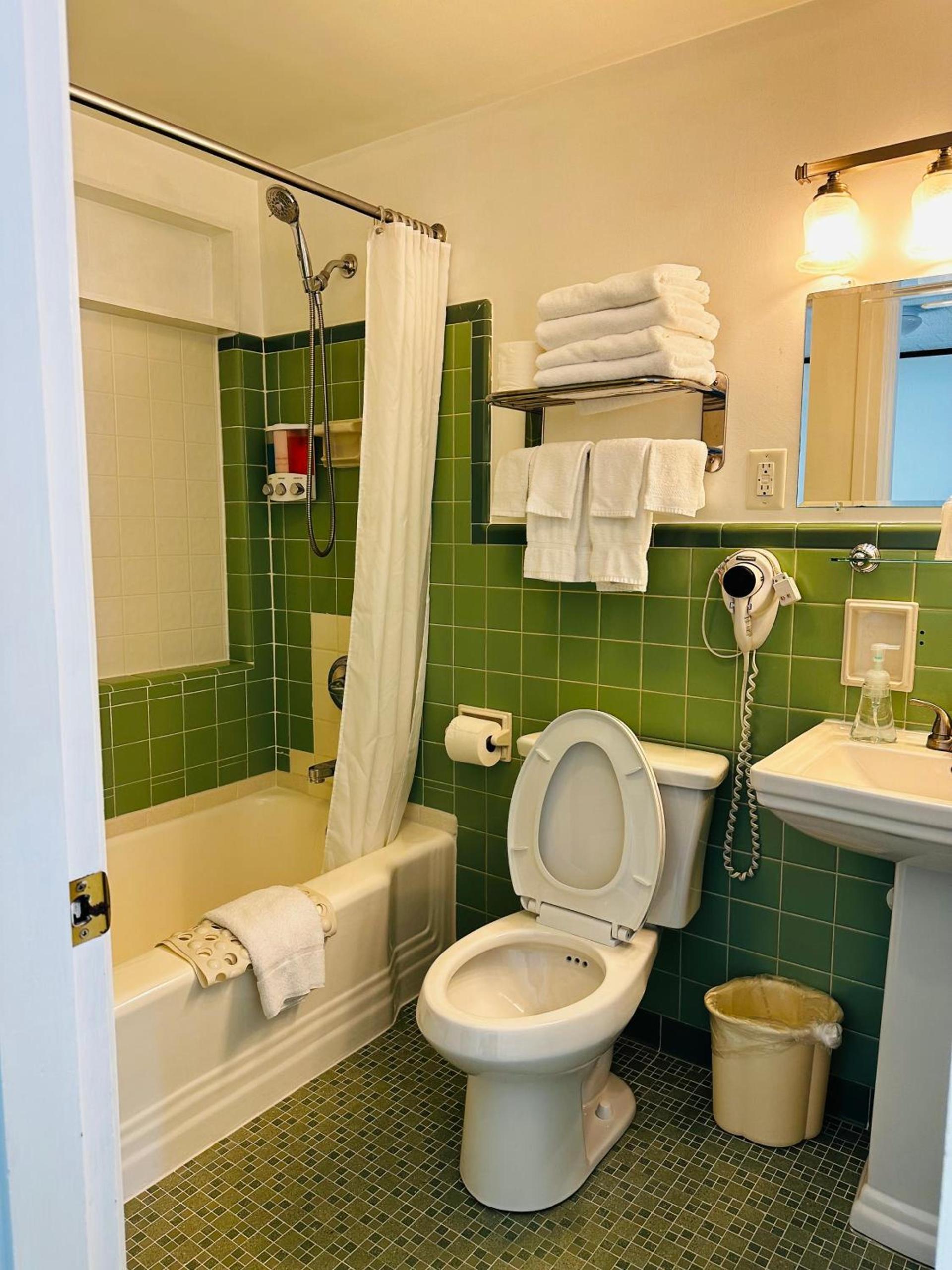 Murray Inn and Art Gallery photo 34