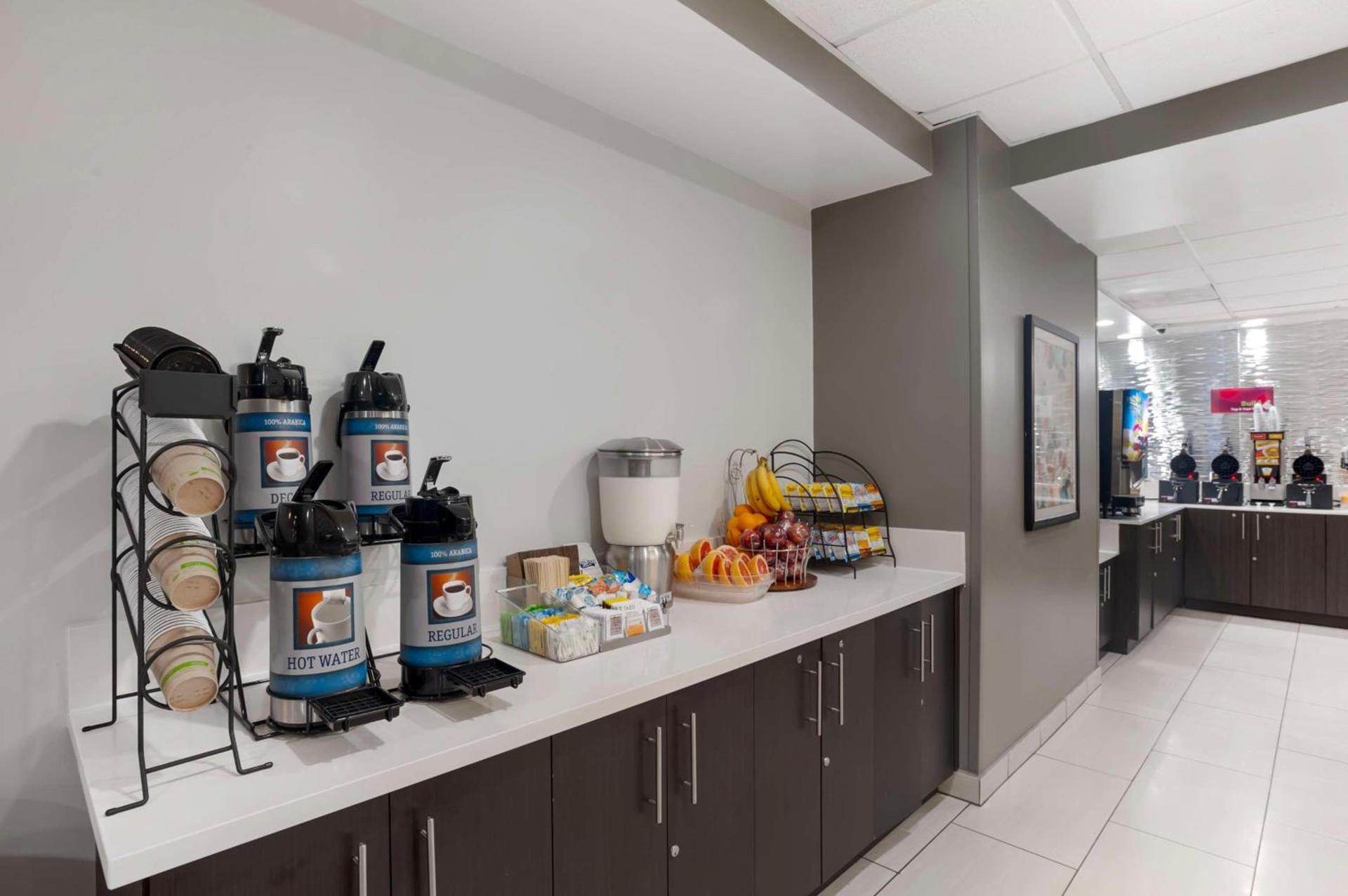 Best Western Plus Commerce Hotel photo 11