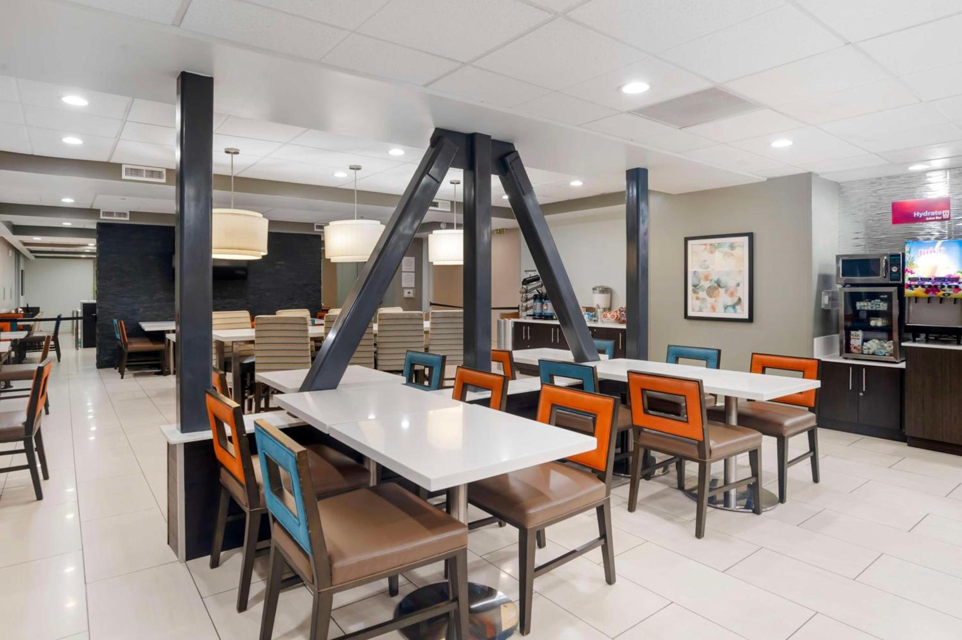 Best Western Plus Commerce Hotel photo 13