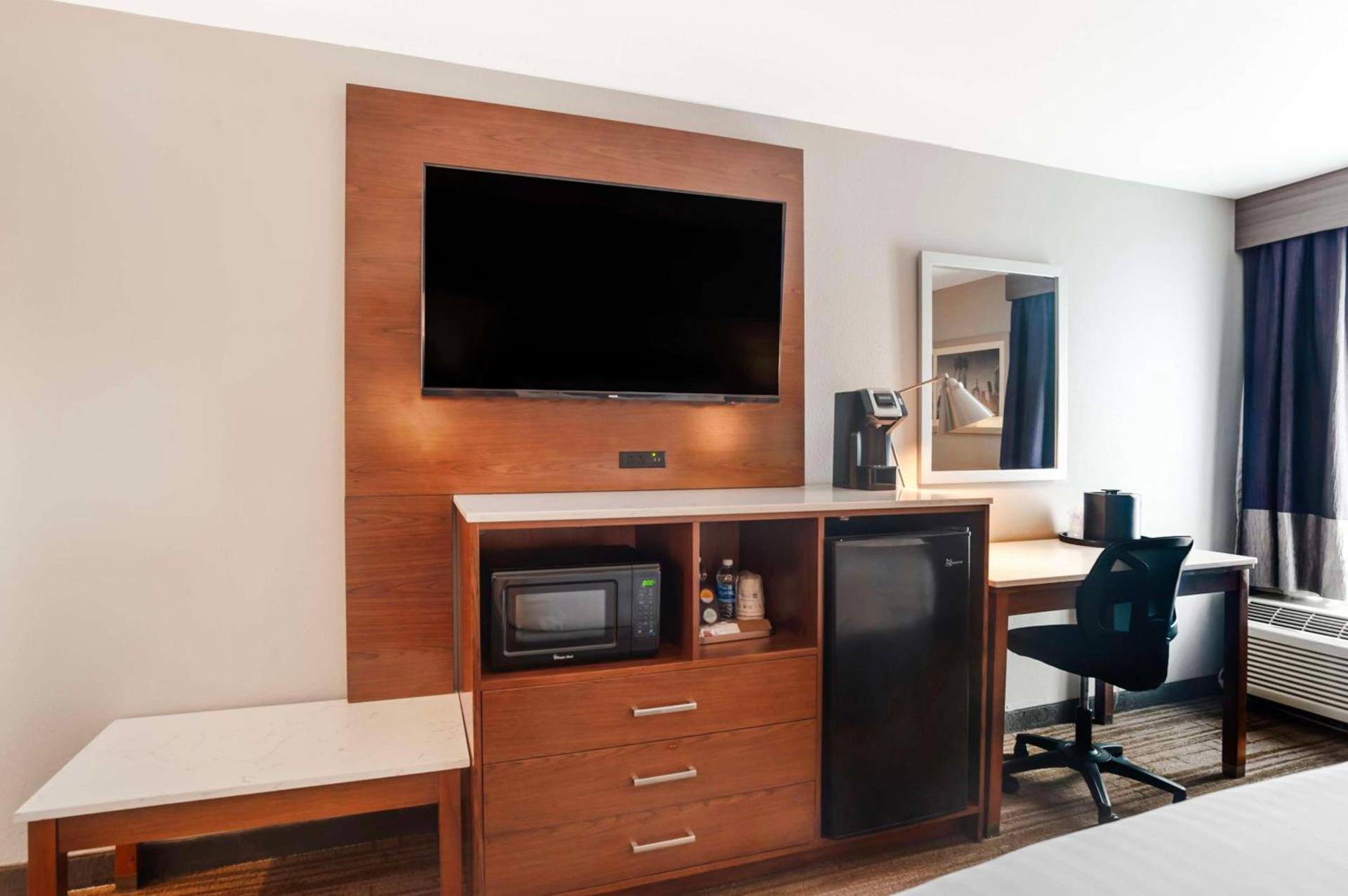 Best Western Plus Commerce Hotel photo 21