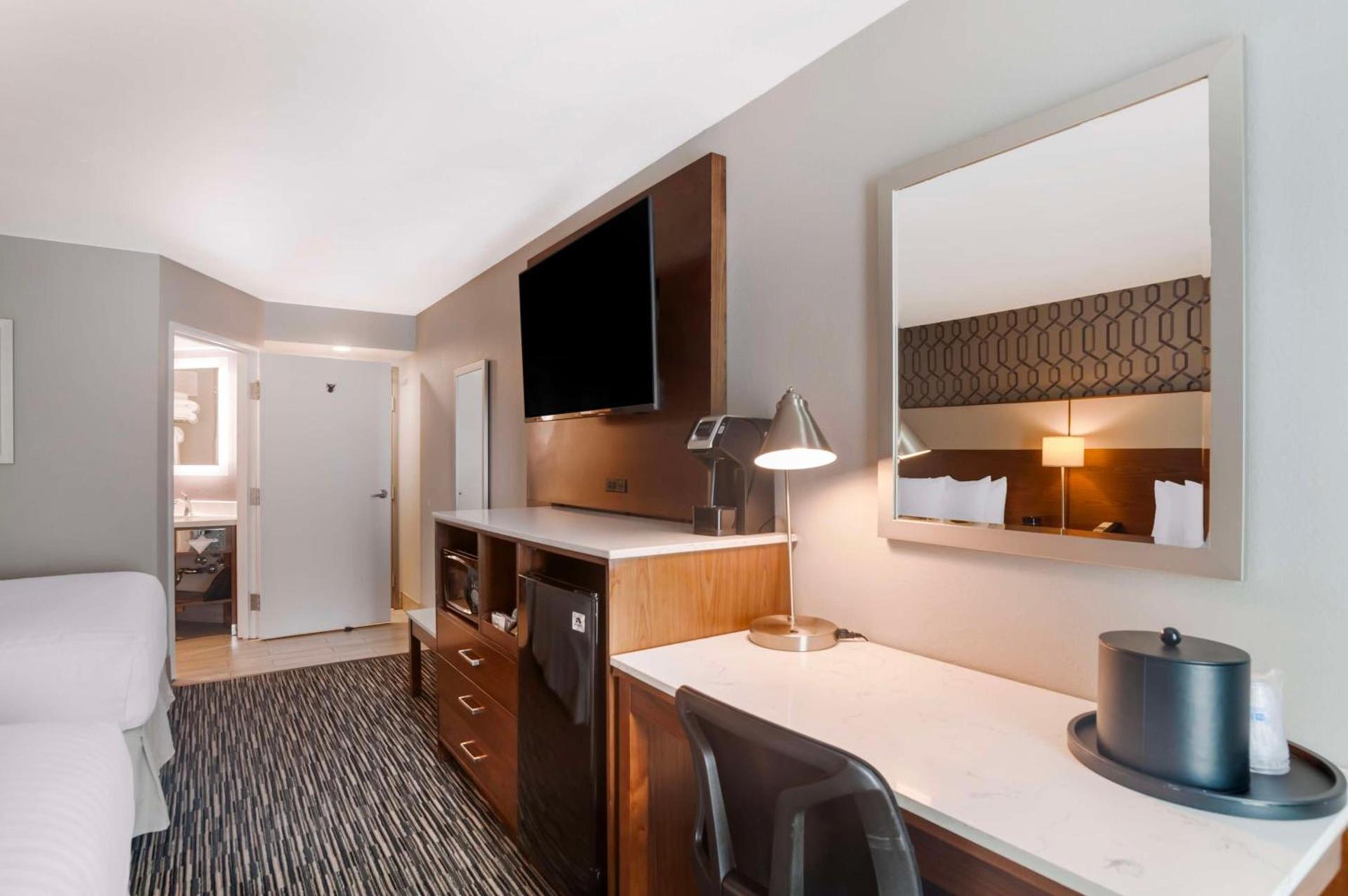 Best Western Plus Commerce Hotel photo 25