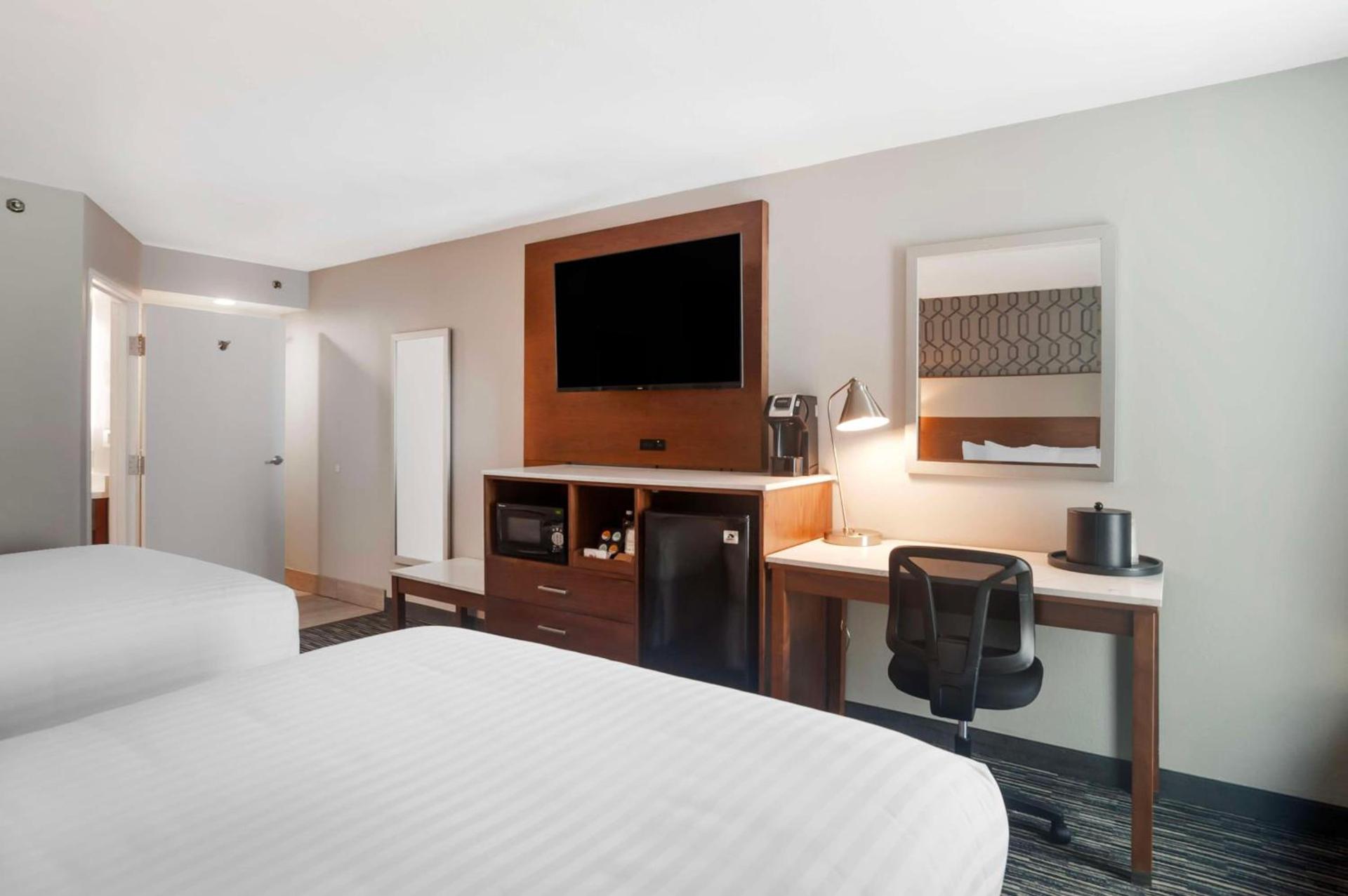 Best Western Plus Commerce Hotel photo 26