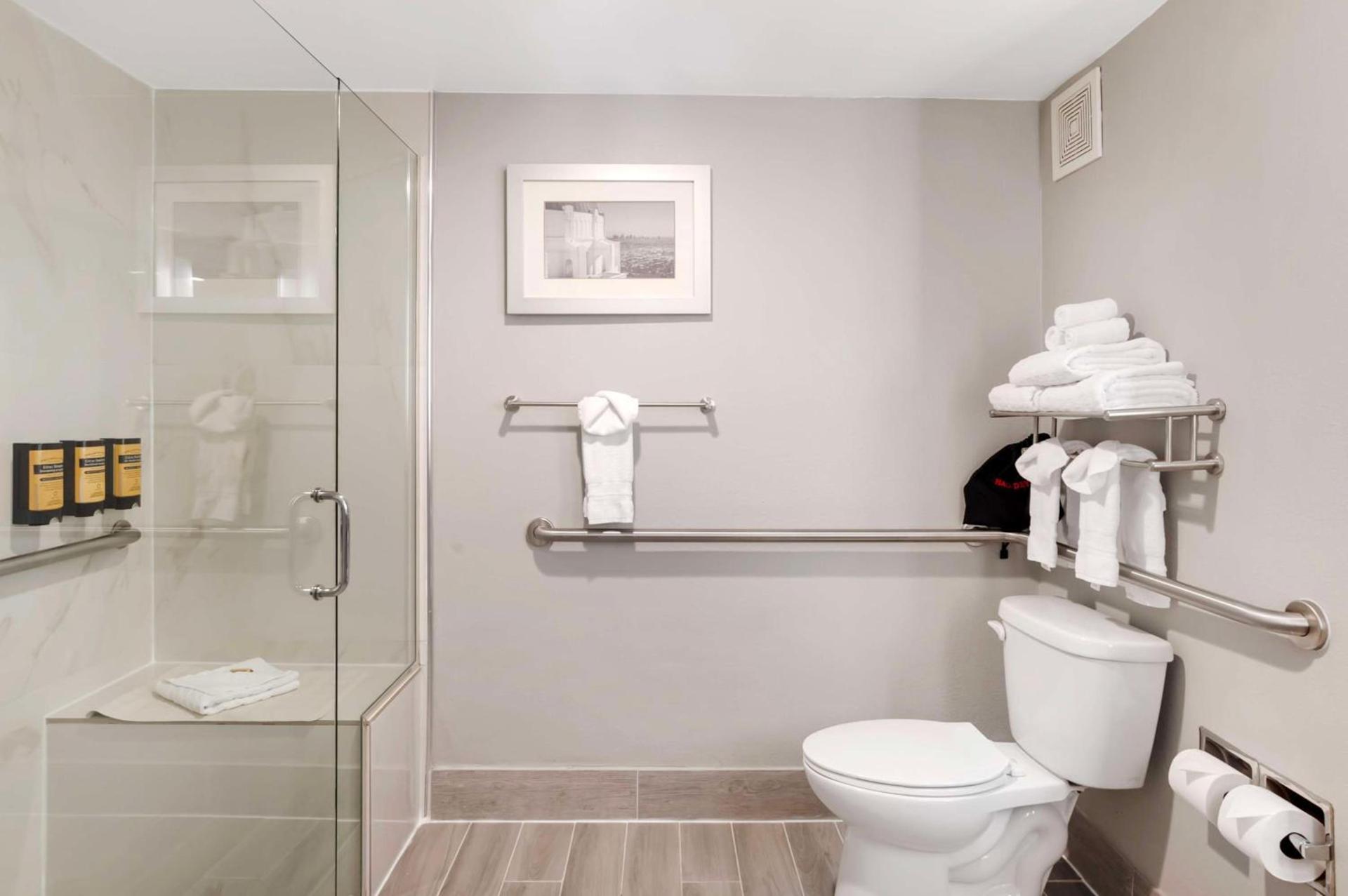 Best Western Plus Commerce Hotel photo 28