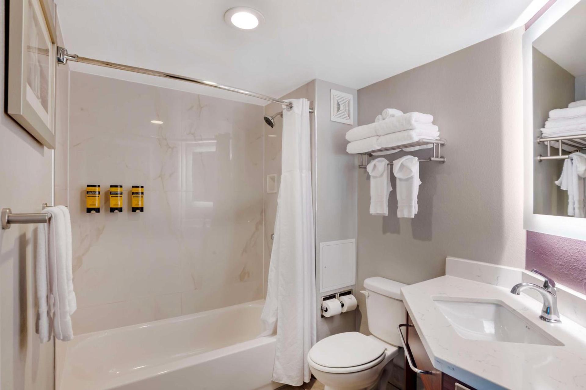 Best Western Plus Commerce Hotel photo 29
