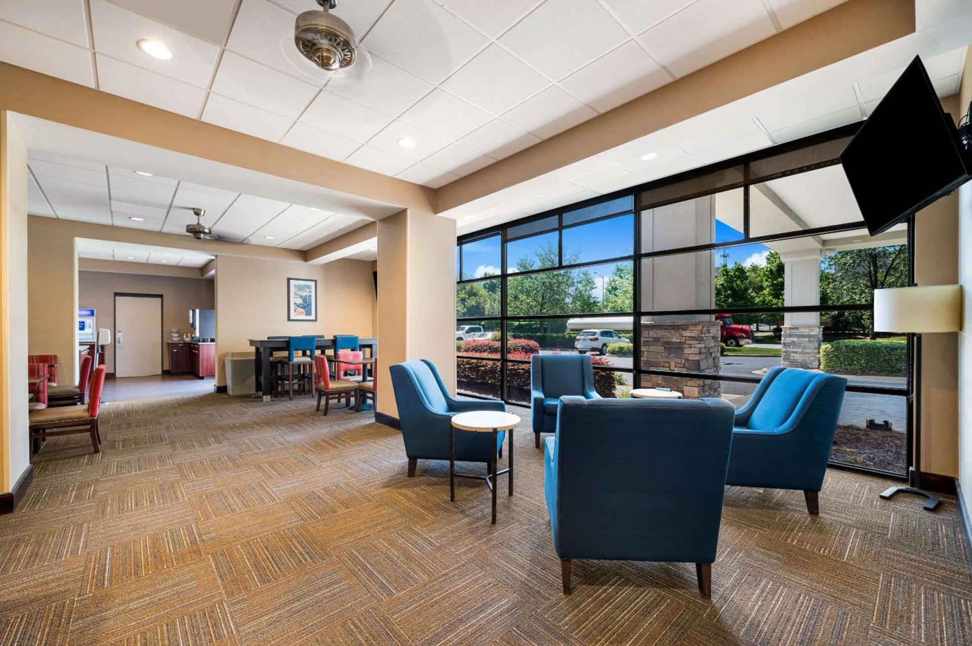 Comfort Suites Northlake photo 3