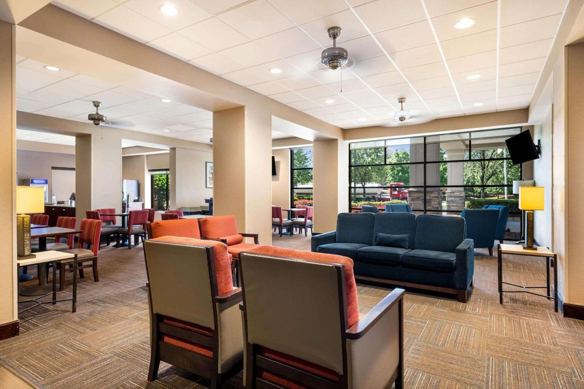 Comfort Suites Northlake photo 54