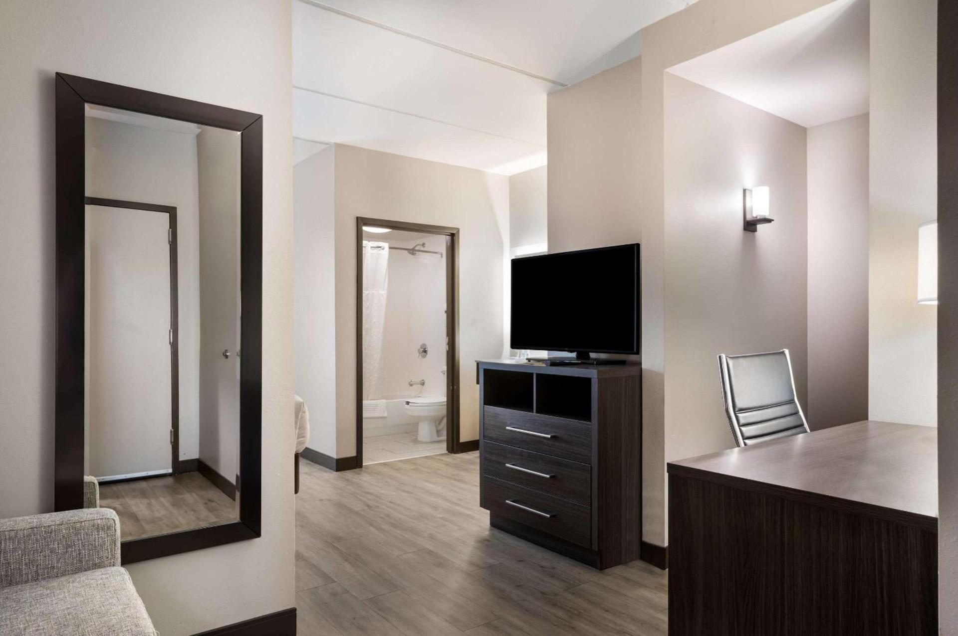 Comfort Suites Northlake photo 9