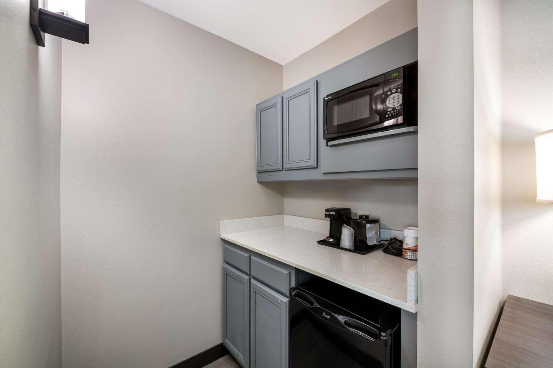 Comfort Suites Northlake photo 10