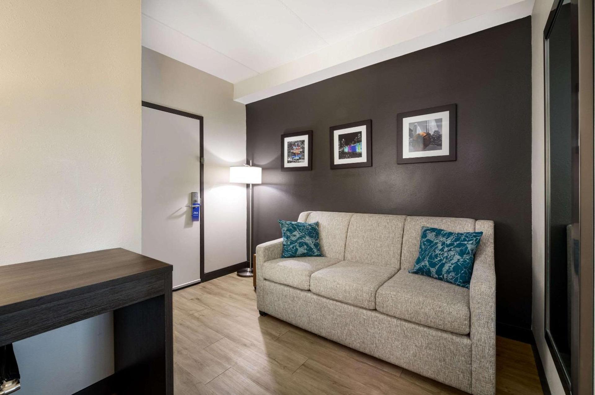 Comfort Suites Northlake photo 11