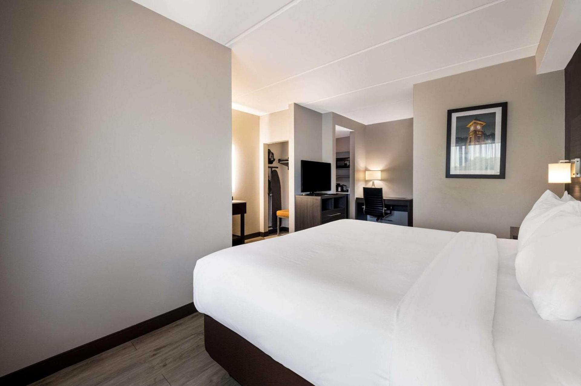 Comfort Suites Northlake photo 12
