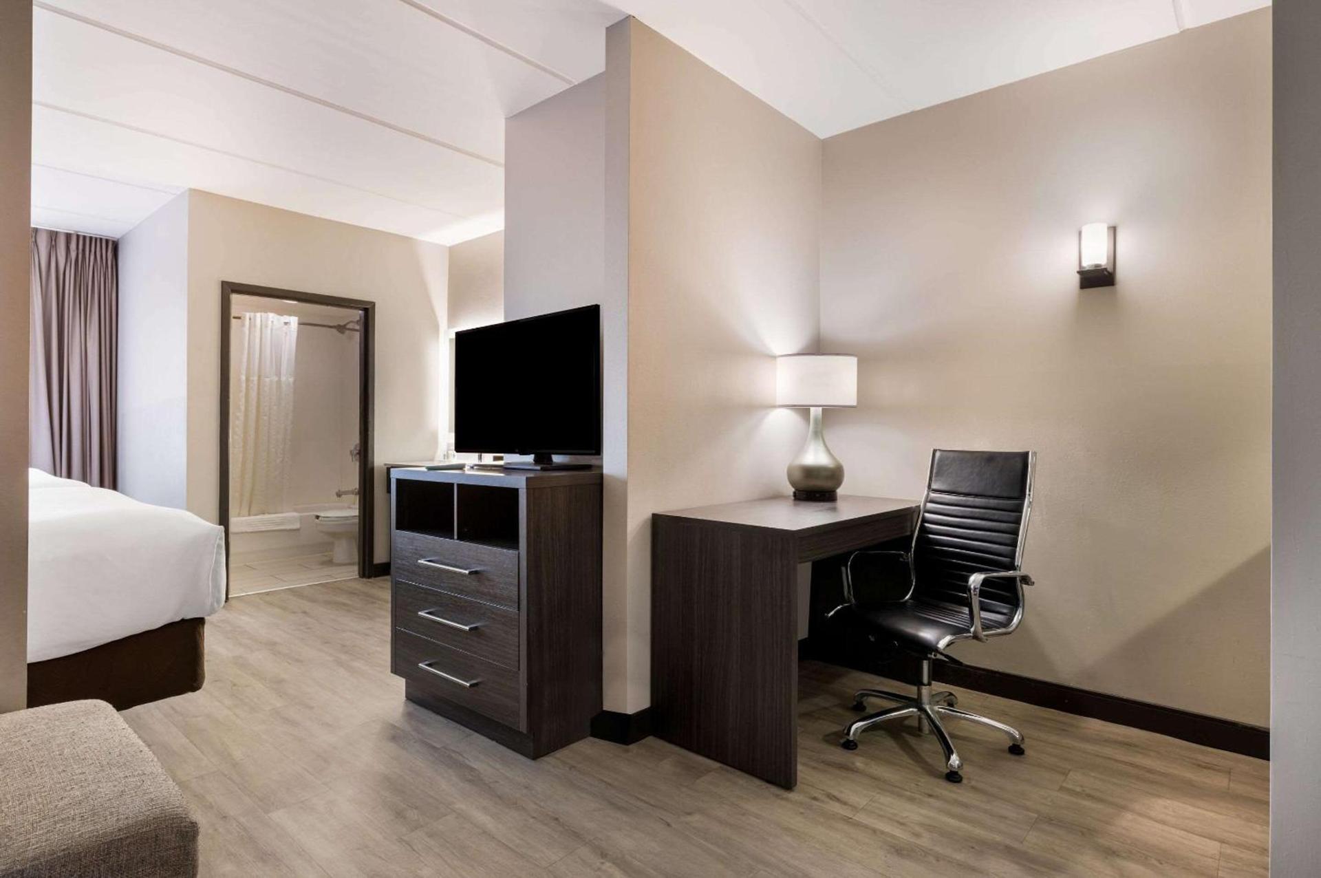 Comfort Suites Northlake photo 15
