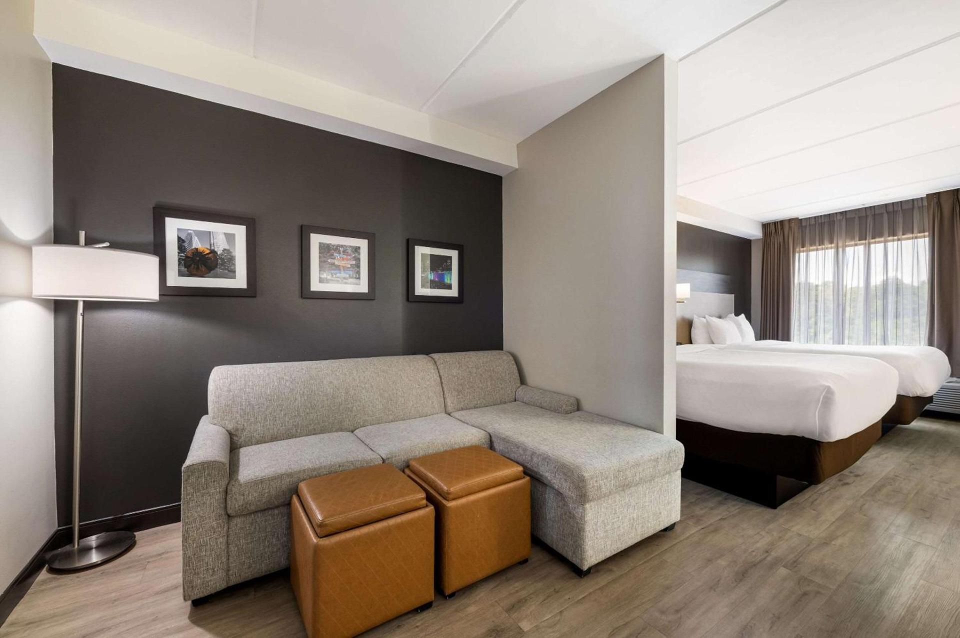 Comfort Suites Northlake photo 16