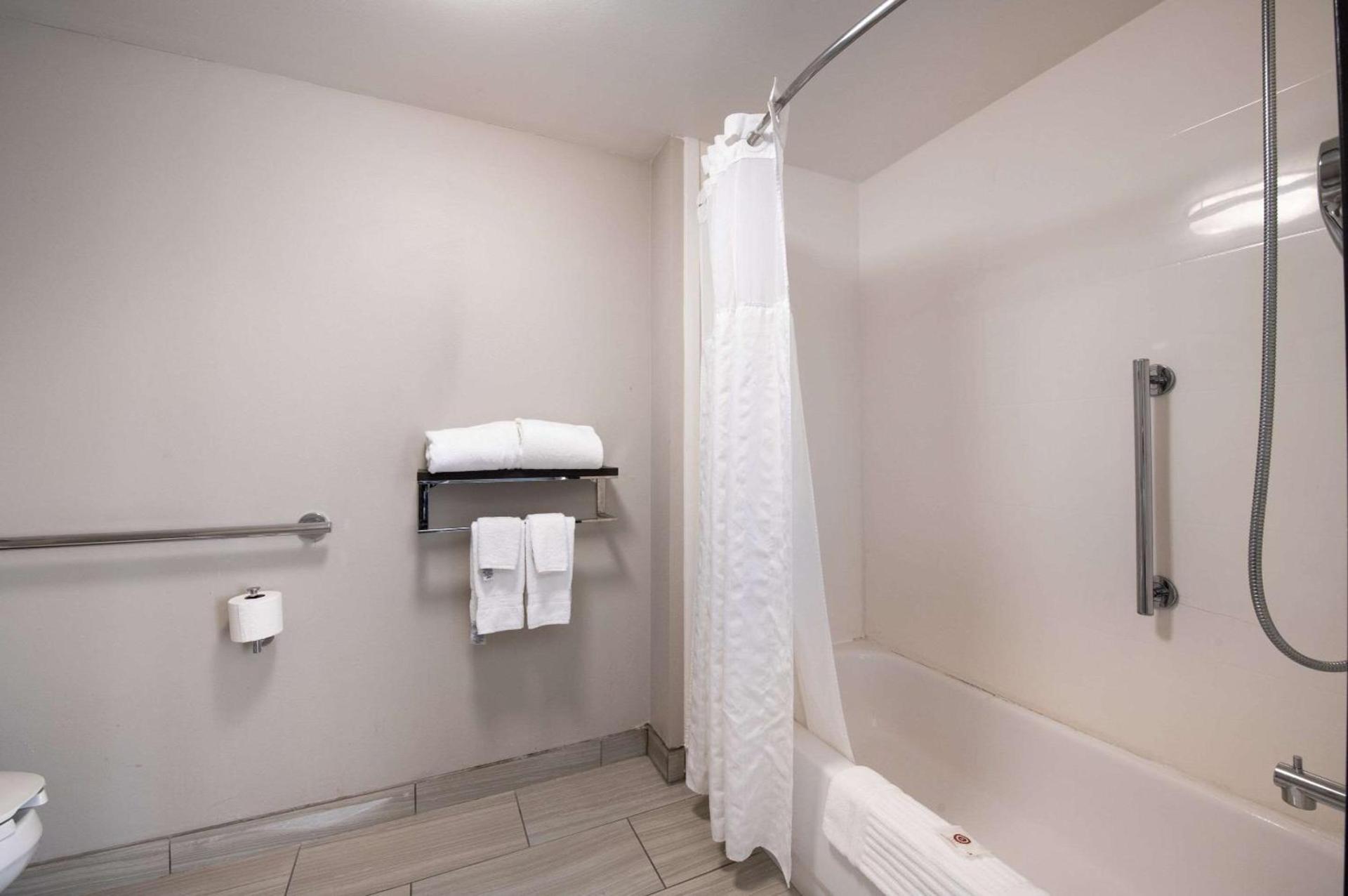 Comfort Suites Northlake photo 19