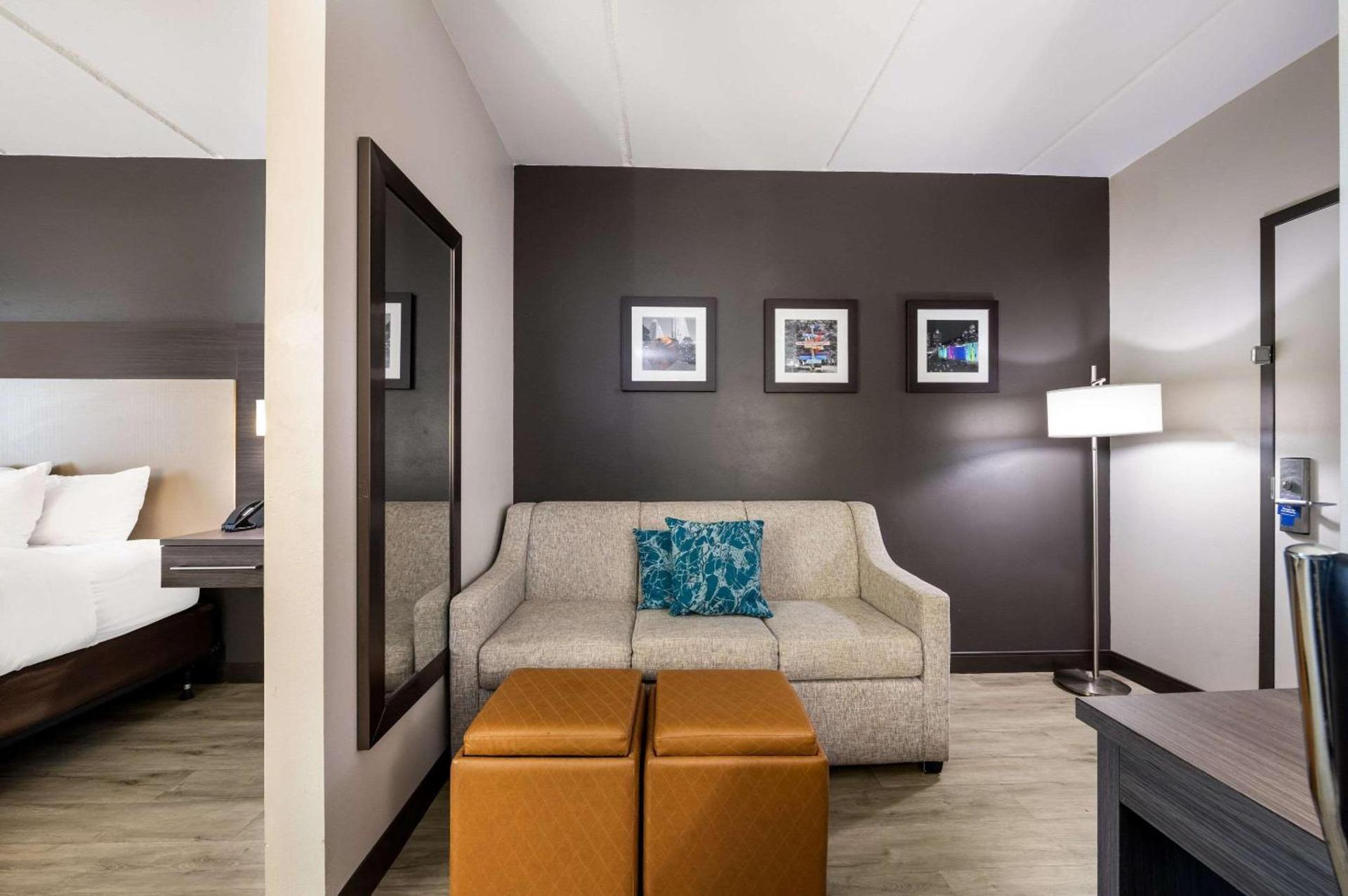Comfort Suites Northlake photo 24