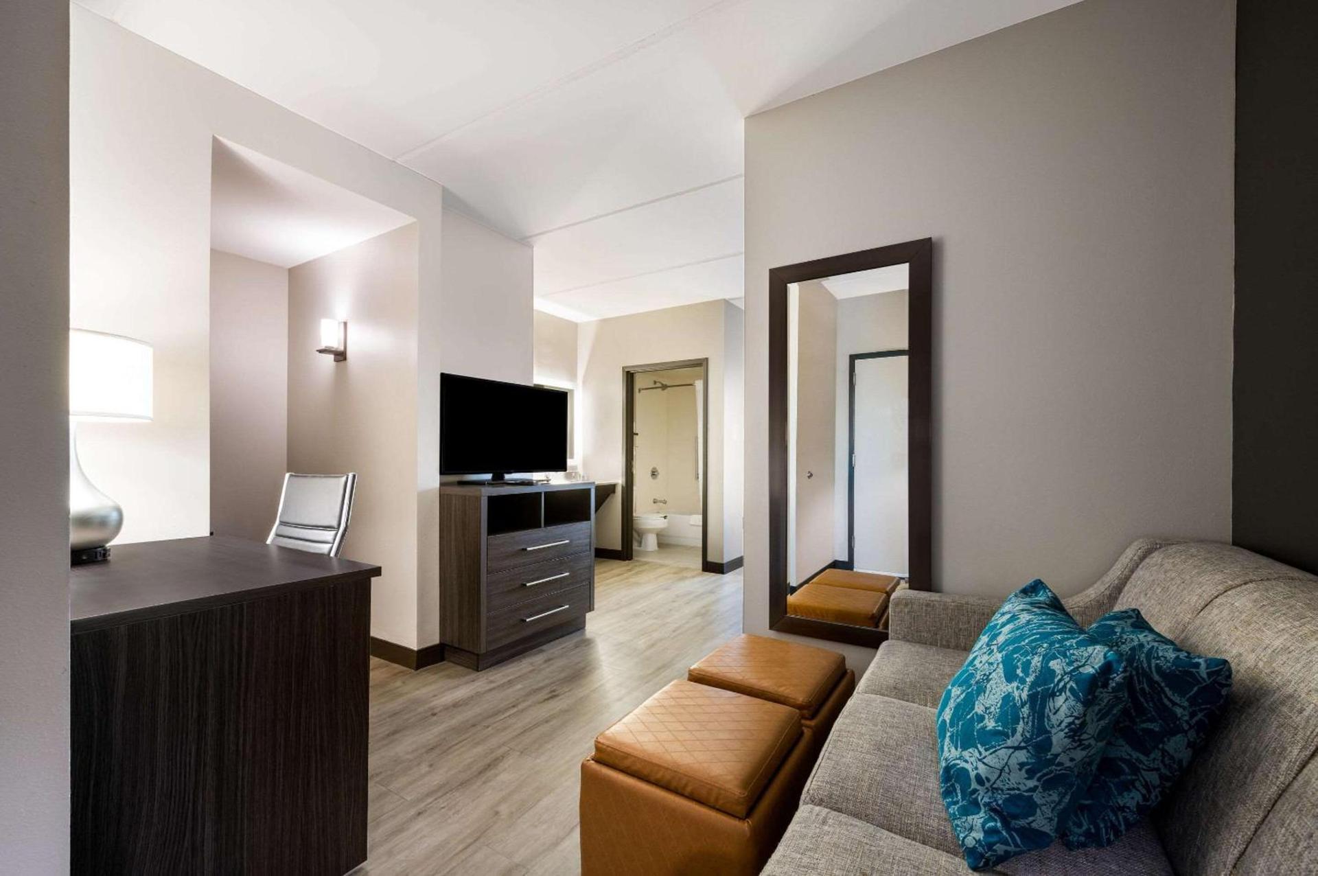 Comfort Suites Northlake photo 25