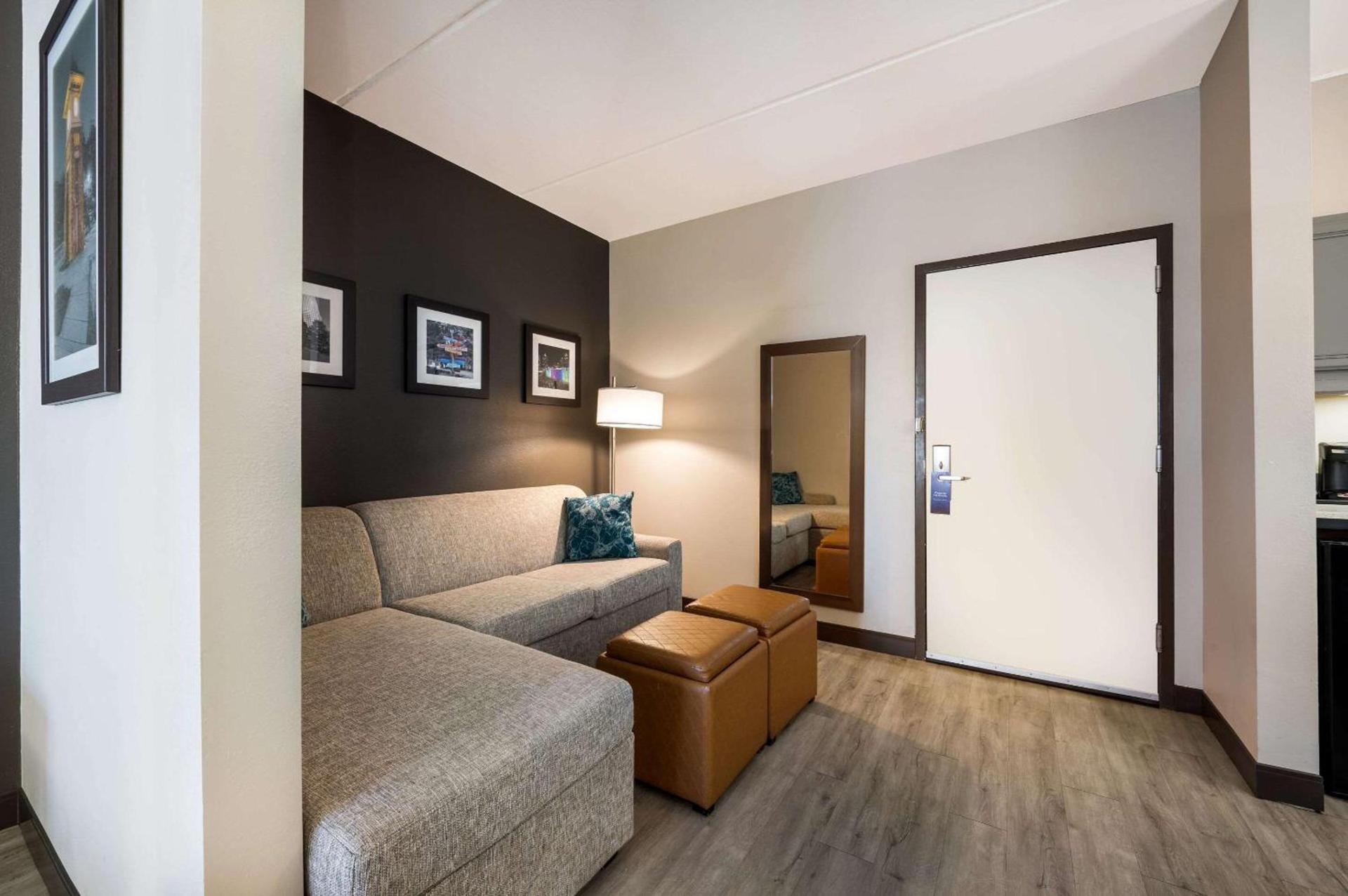 Comfort Suites Northlake photo 29