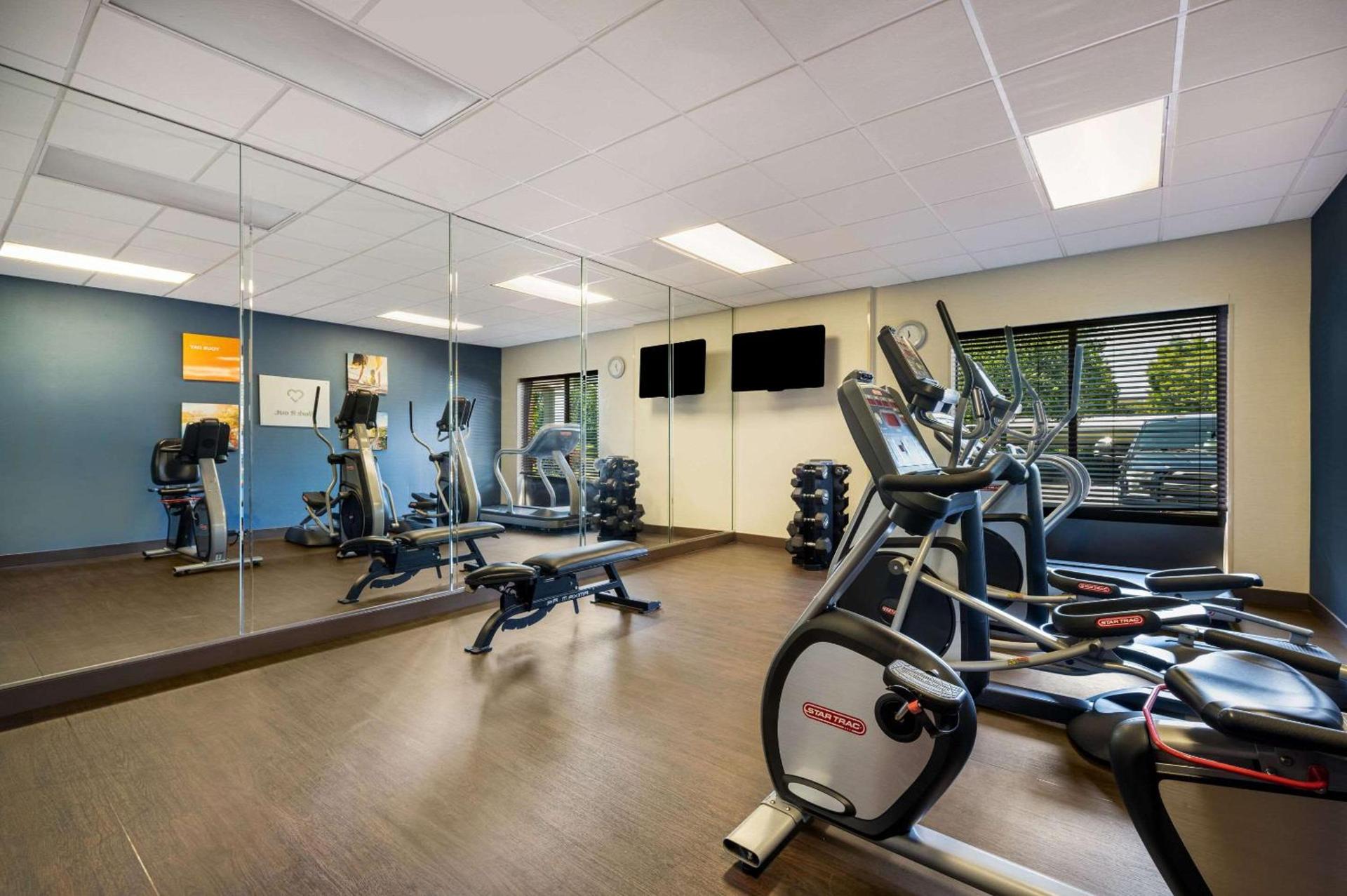 Comfort Suites Northlake photo 53