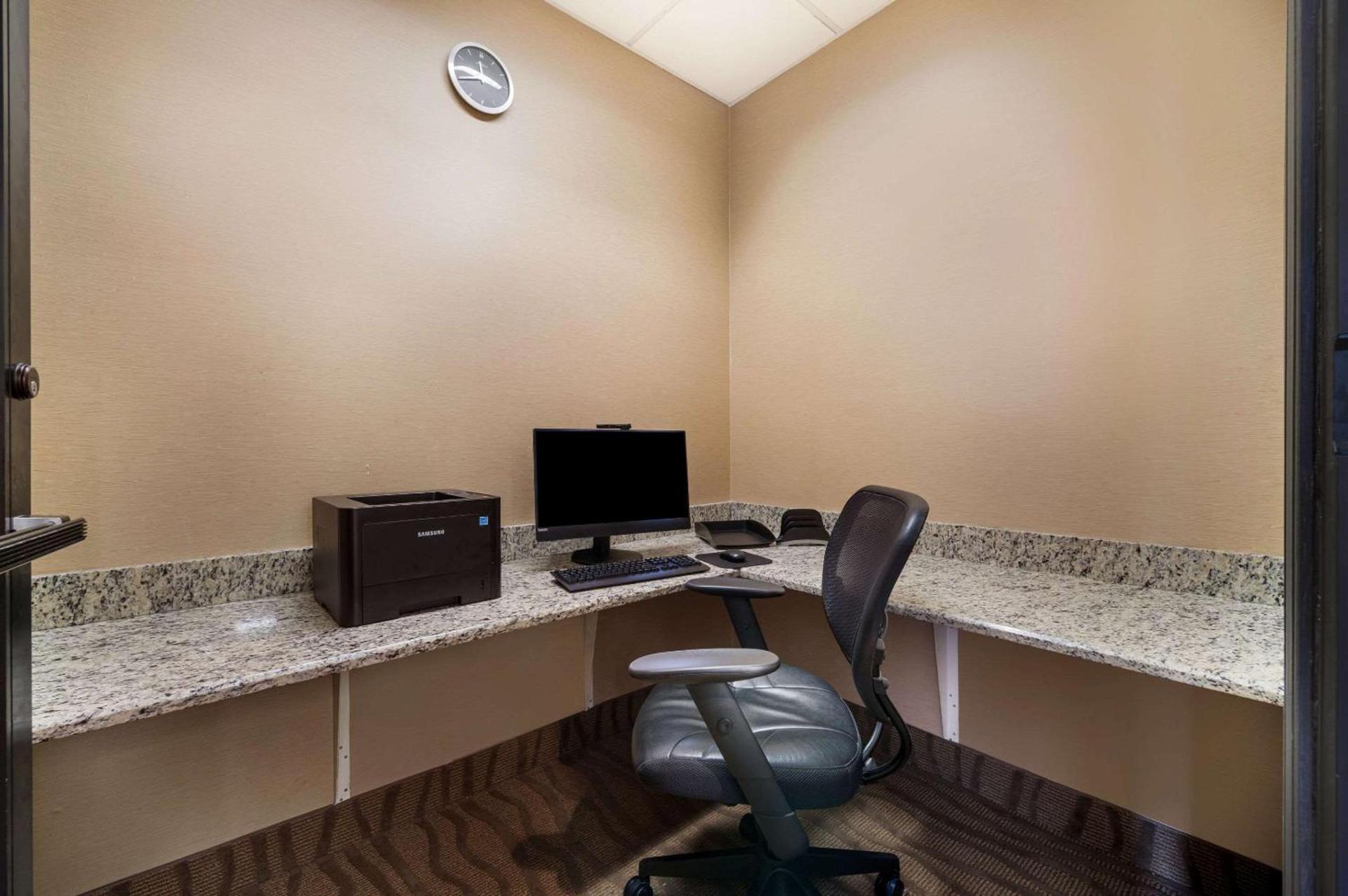 Comfort Suites Northlake photo 33